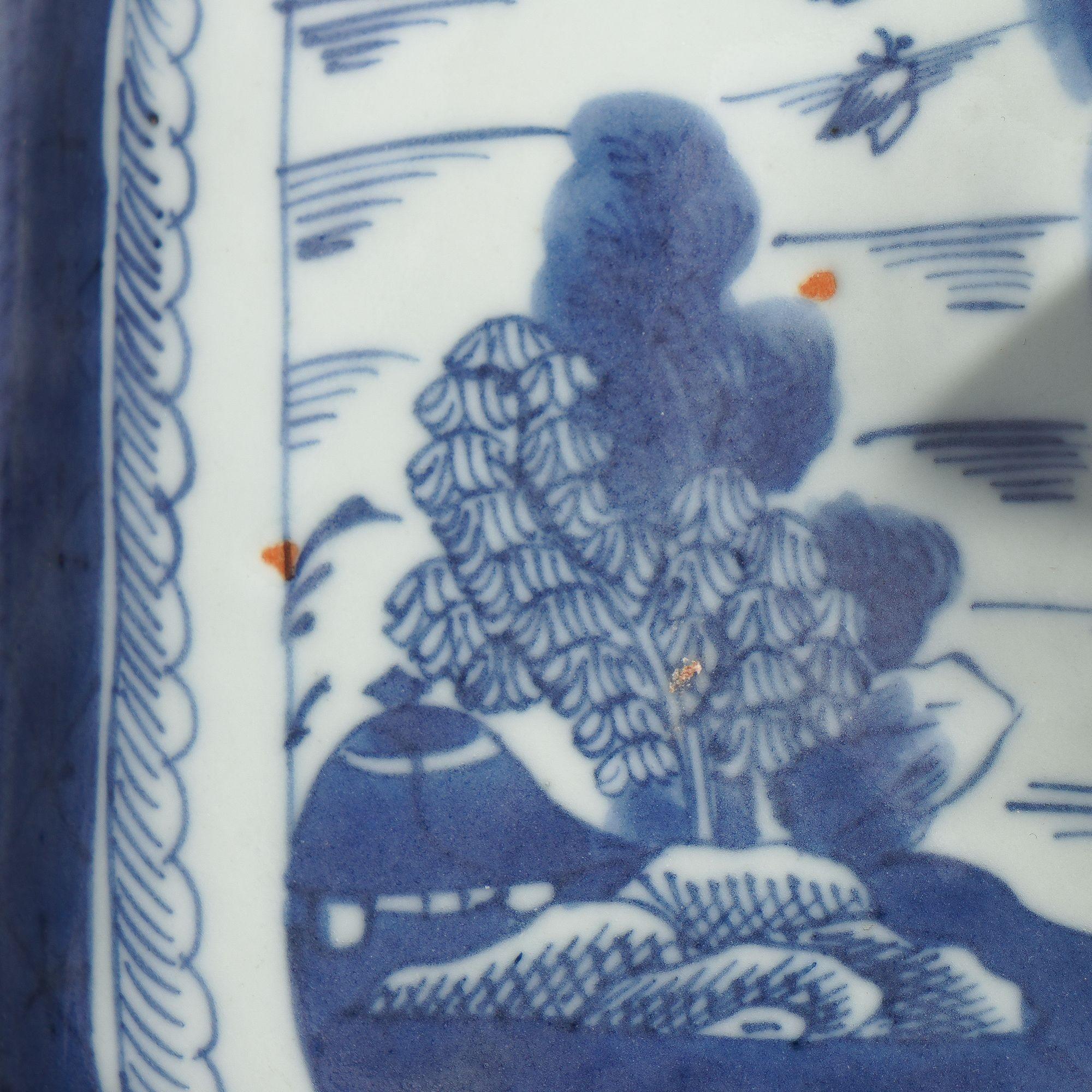 Chinese Canton covered porcelain entree dish, c. 1820-40 For Sale 6