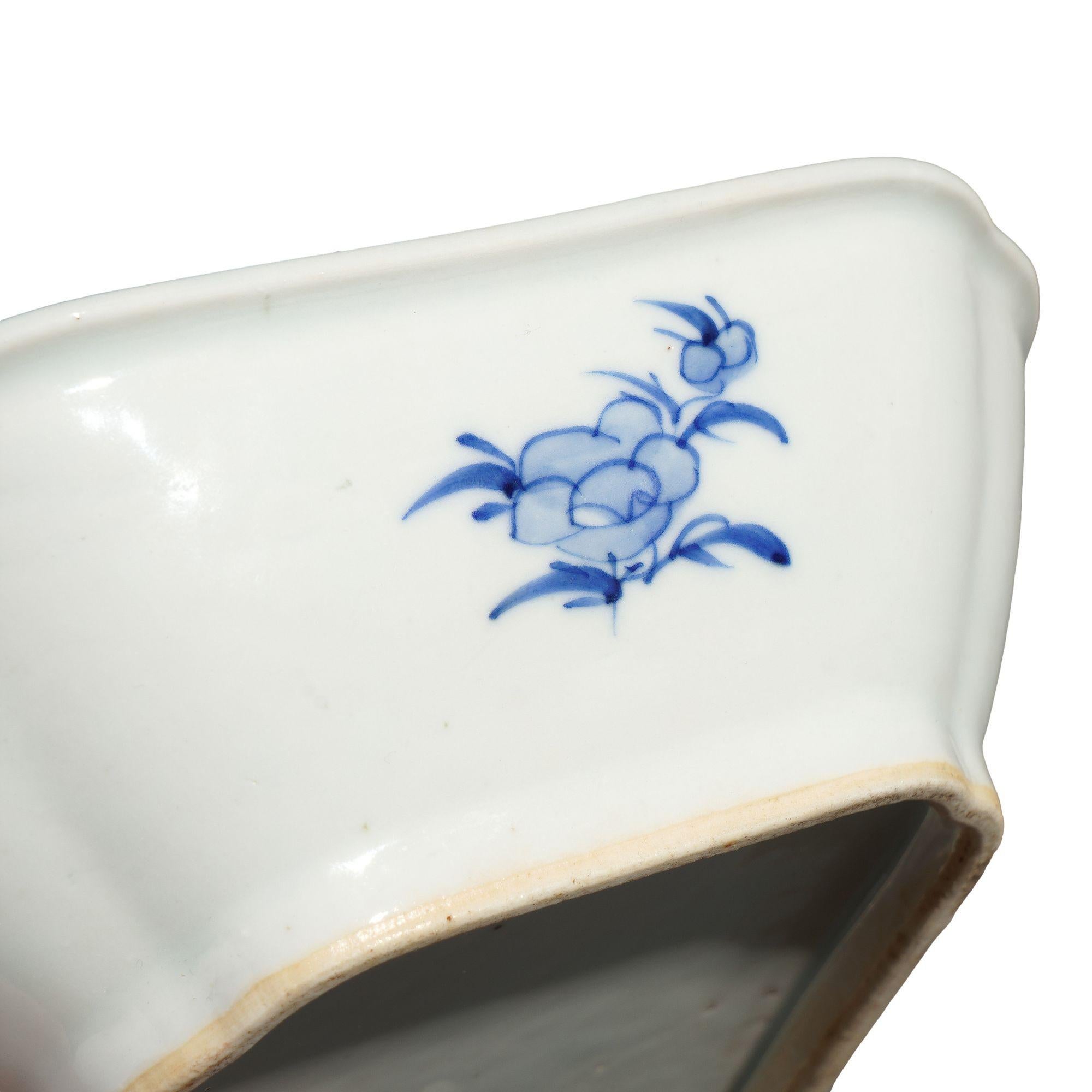 Chinese Canton covered porcelain entree dish, c. 1820-40 For Sale 9