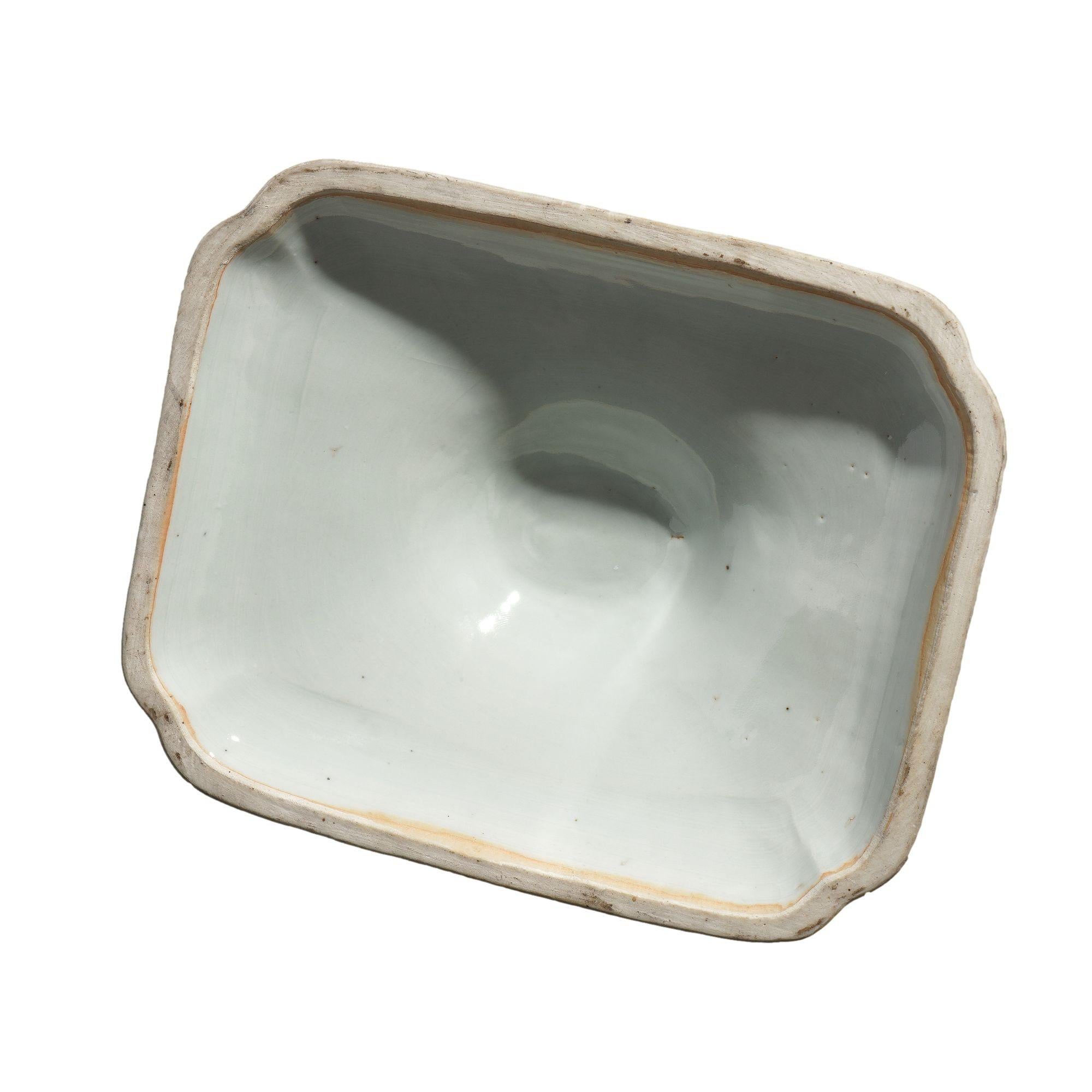 Chinese Canton covered porcelain entree dish, c. 1820-40 For Sale 12