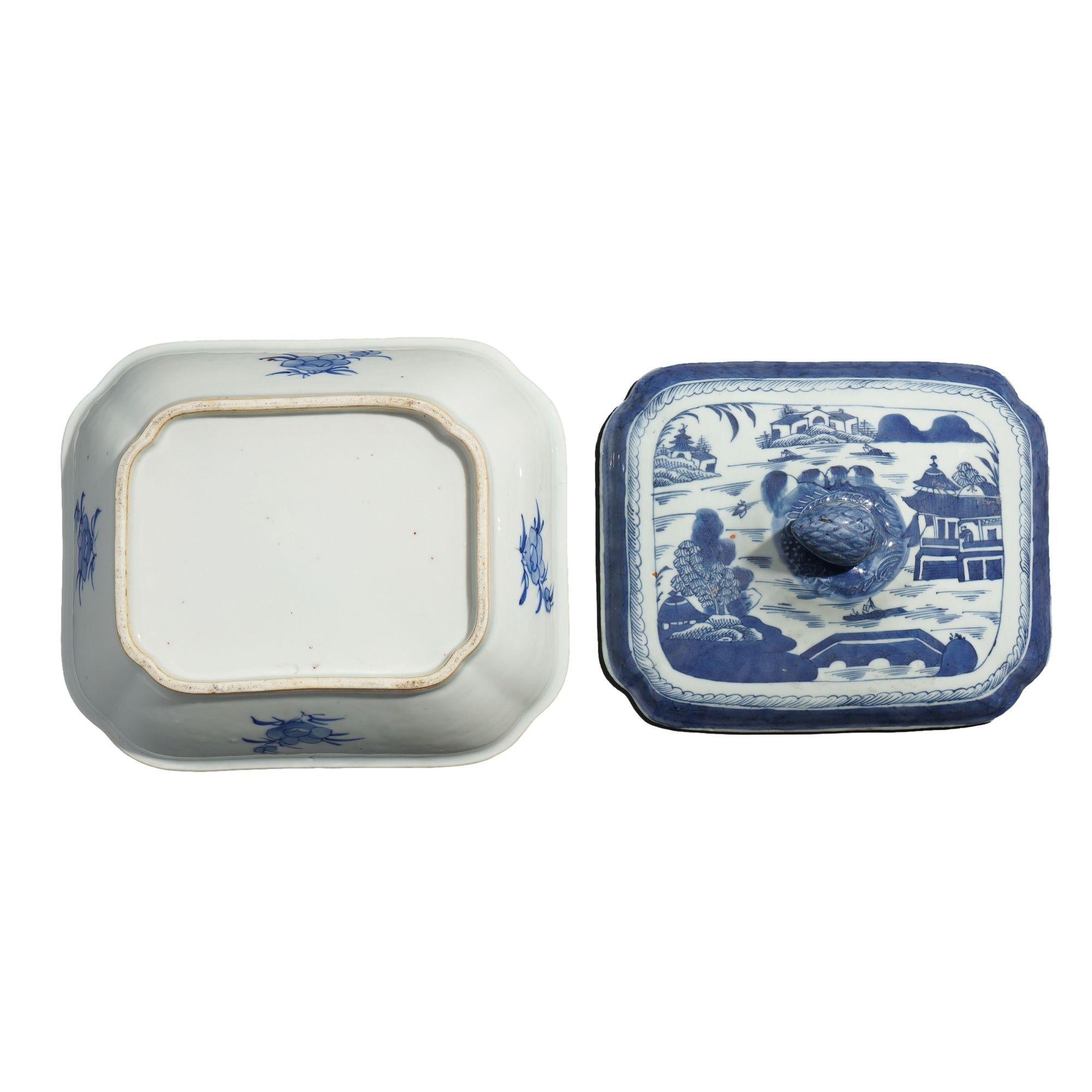 19th Century Chinese Canton covered porcelain entree dish, c. 1820-40 For Sale