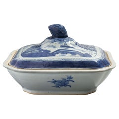 Antique Chinese Canton covered porcelain entree dish, c. 1820-40