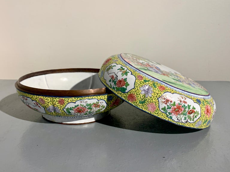 Boîte Ronde En émail Cloisonné – Couvercle Peint D'une Fleur – Vintage Asiatique