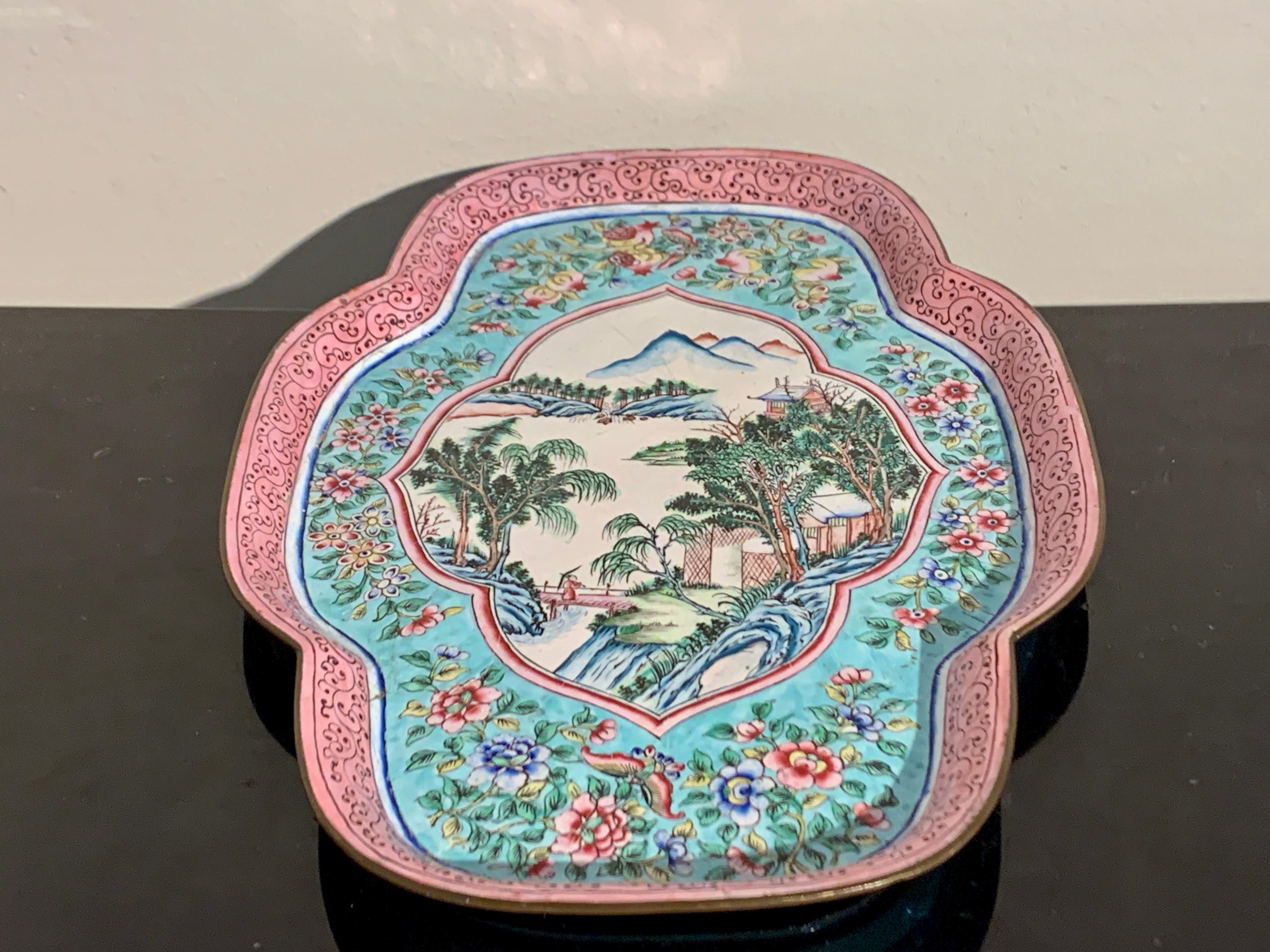 Plateau à Quatrefoil en Émail de Canton, Période de la République, vers 1920, Chine en vente 2