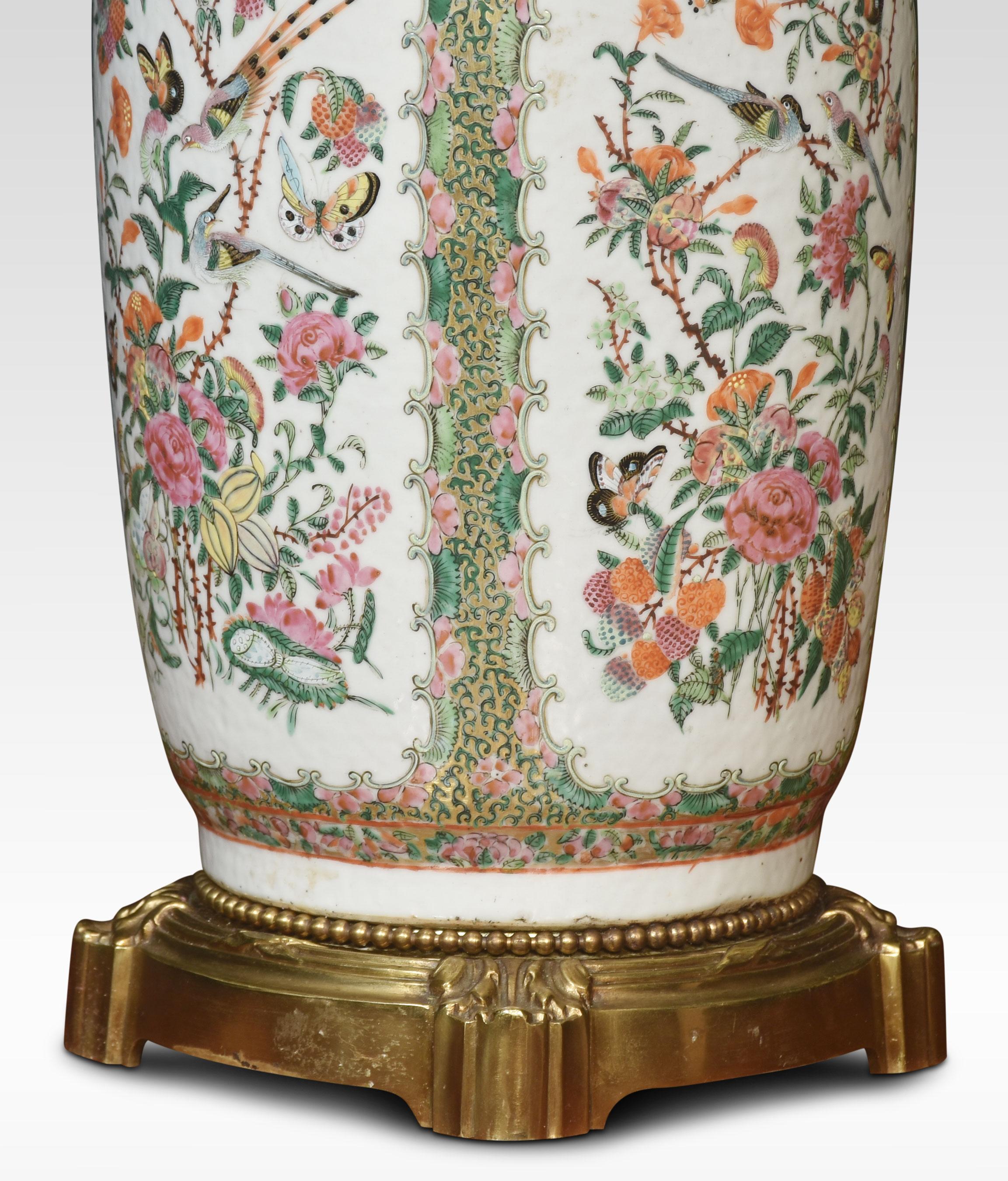 Chinese canton famille rose porcelain vase lamp In Good Condition For Sale In Cheshire, GB