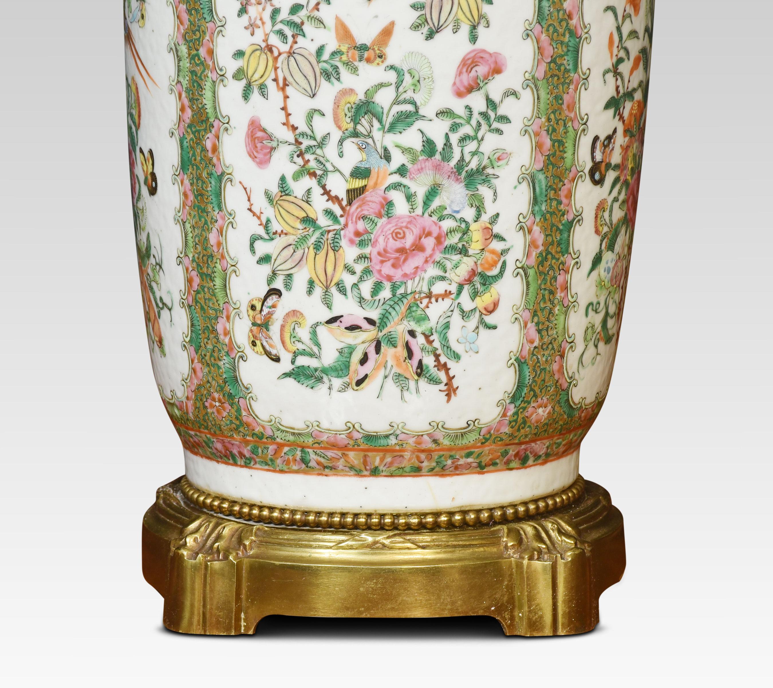 Chinese canton famille rose porcelain vase lamp For Sale 1