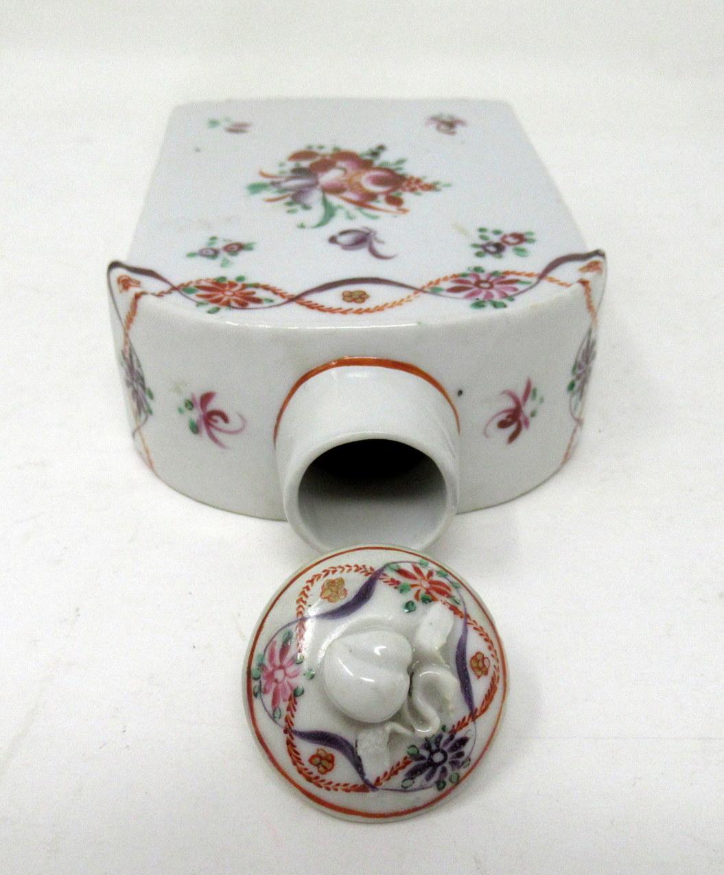 Chinese Canton Porcelain Famille Rose Dome Top Enameled Tea Caddy Qianlong 18 Ct In Good Condition In Dublin, Ireland