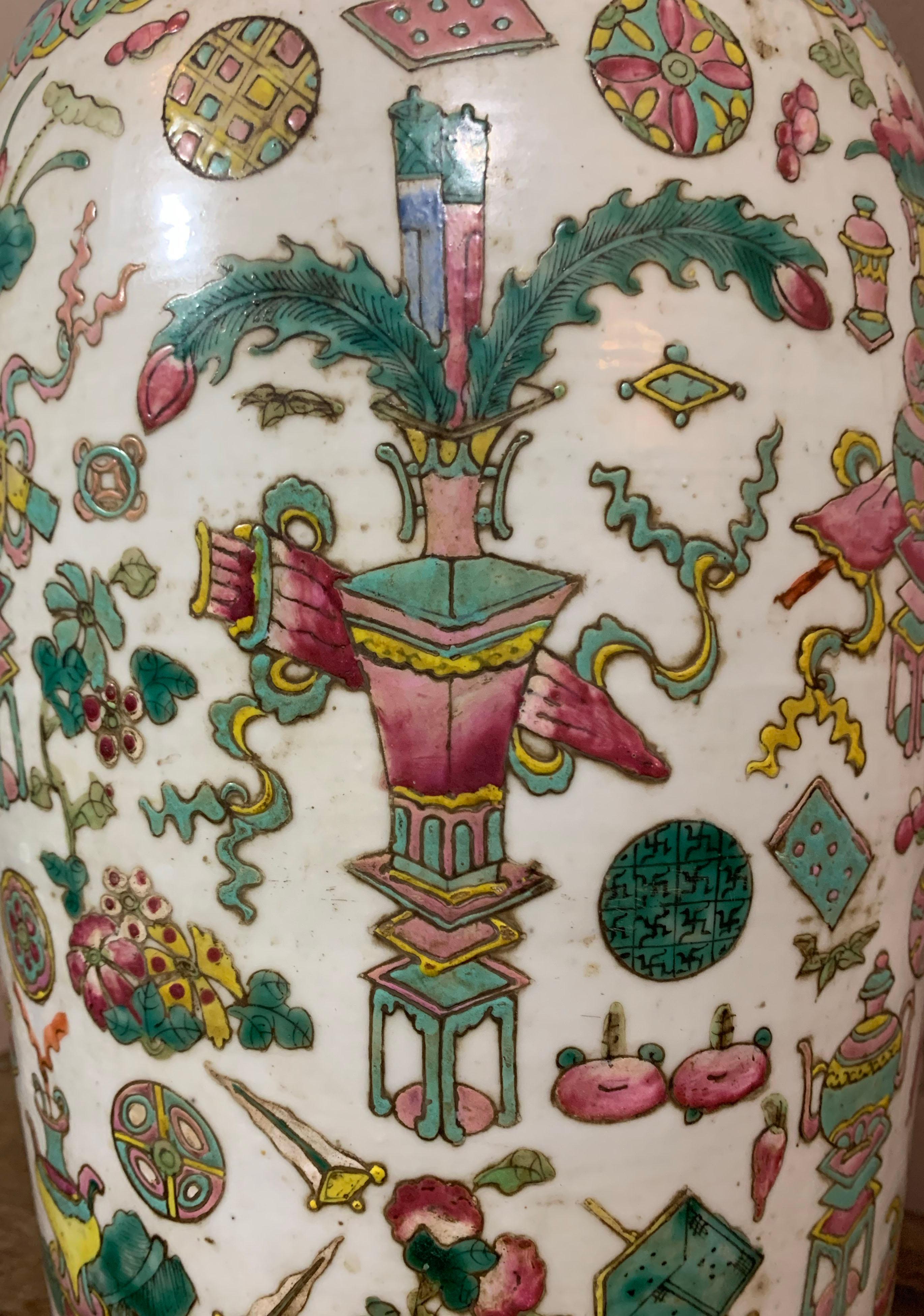 Chinese Canton Porcelain Vase, 19th Century In Good Condition For Sale In Beuzevillette, FR