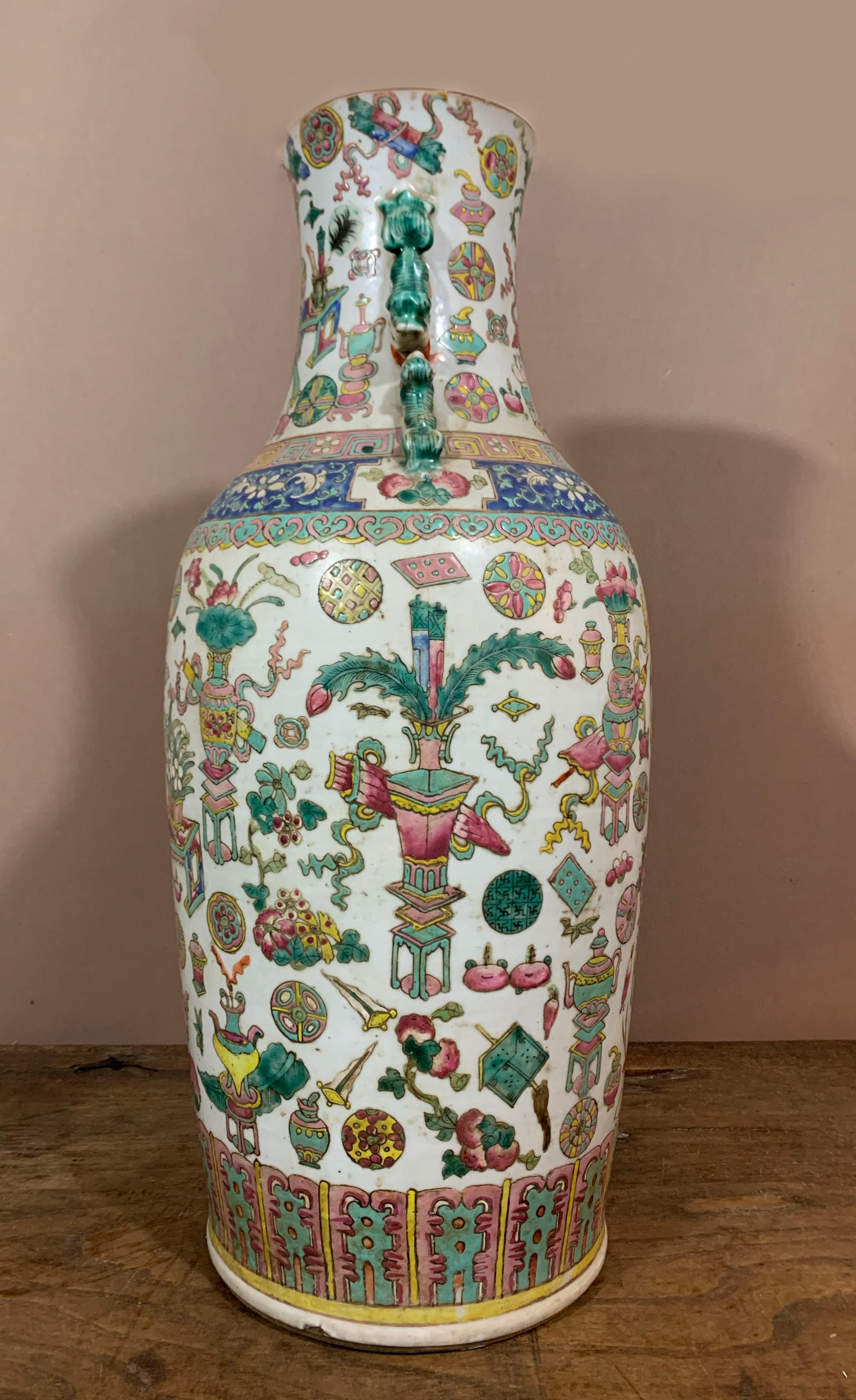 Chinese Canton Porcelain Vase, 19th Century For Sale 1