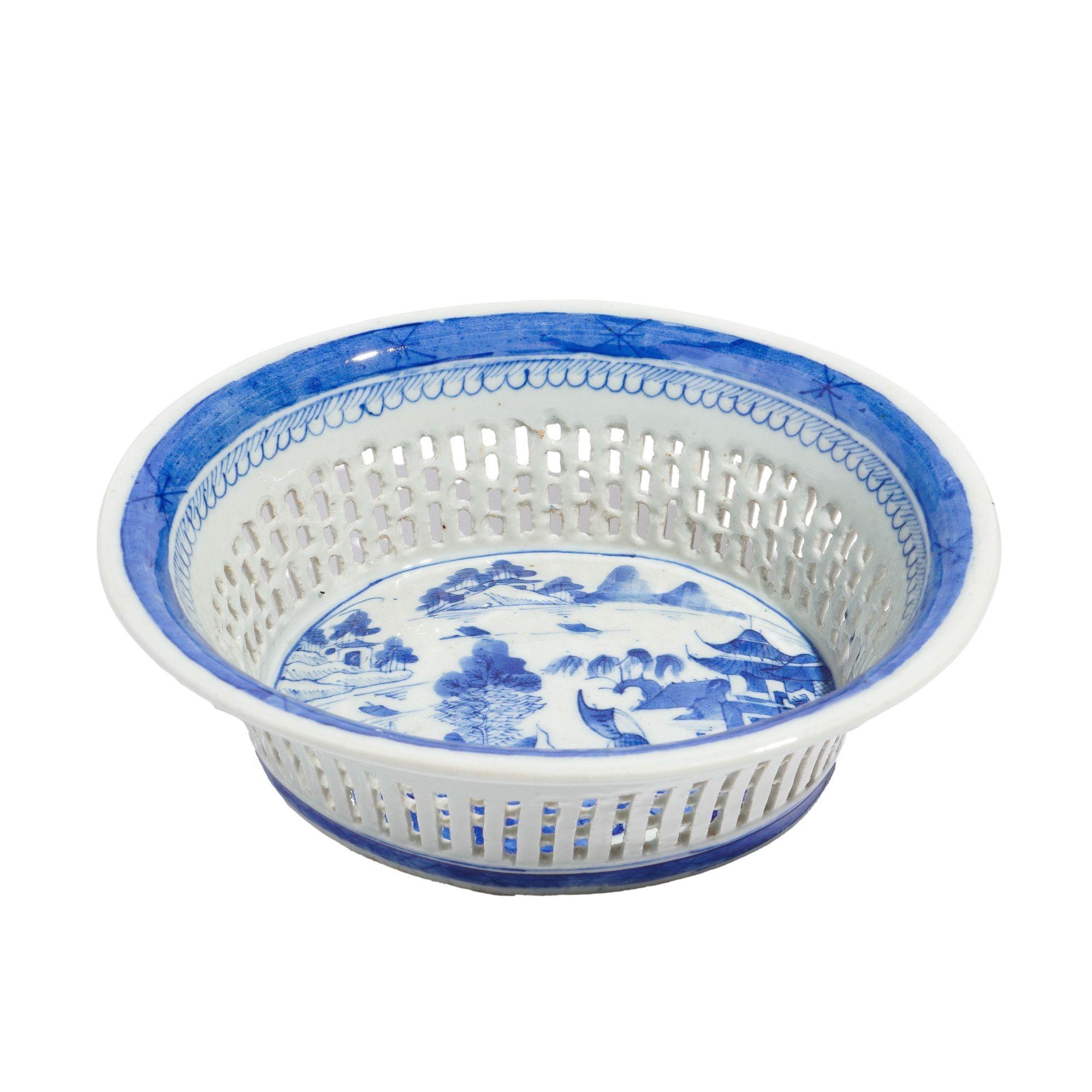 Cesta y forro de castaño reticulado chino de Cantón, c. 1820 Porcelana en venta