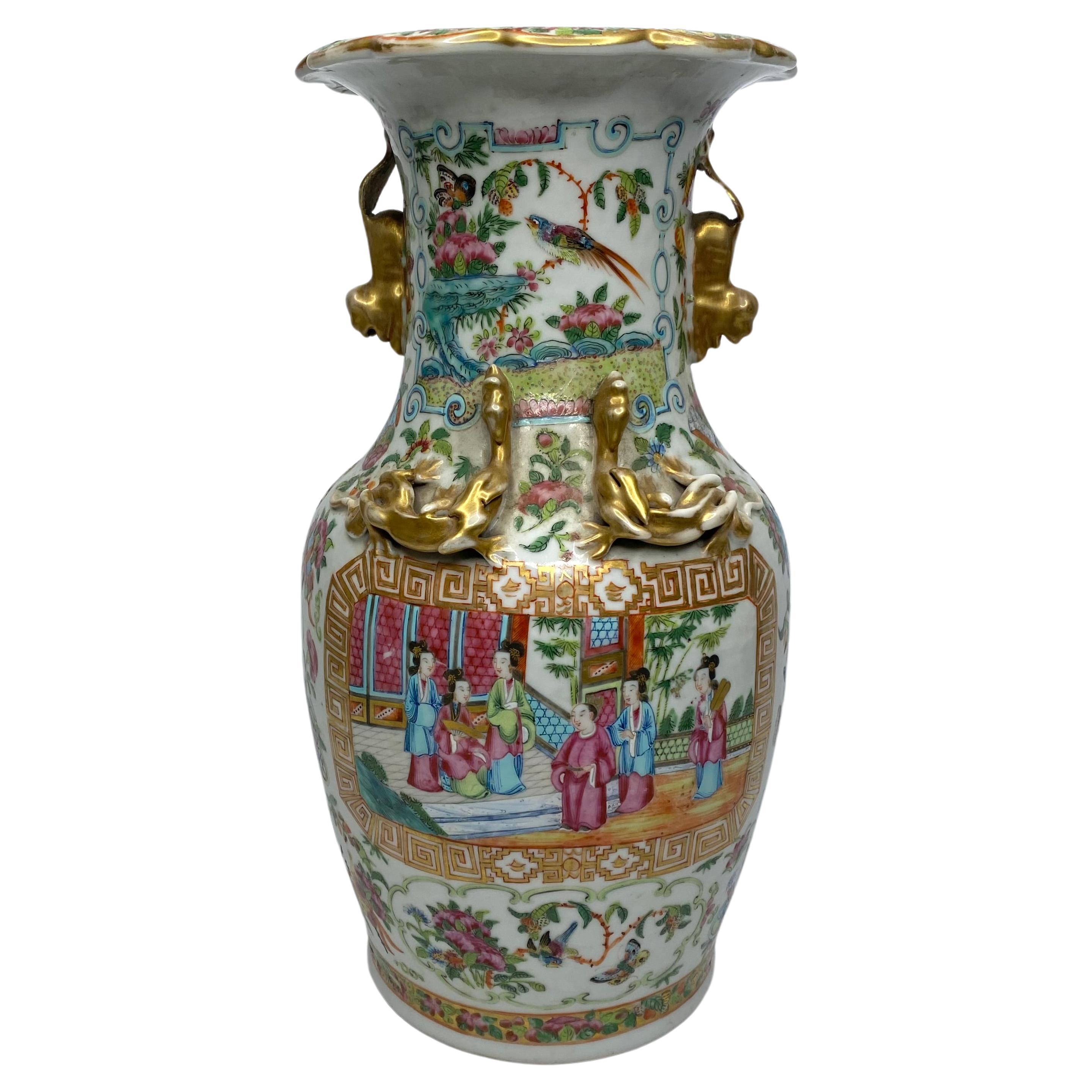 Chinese Cantonese porcelain vase, c. 1870. Qing Dynasty.