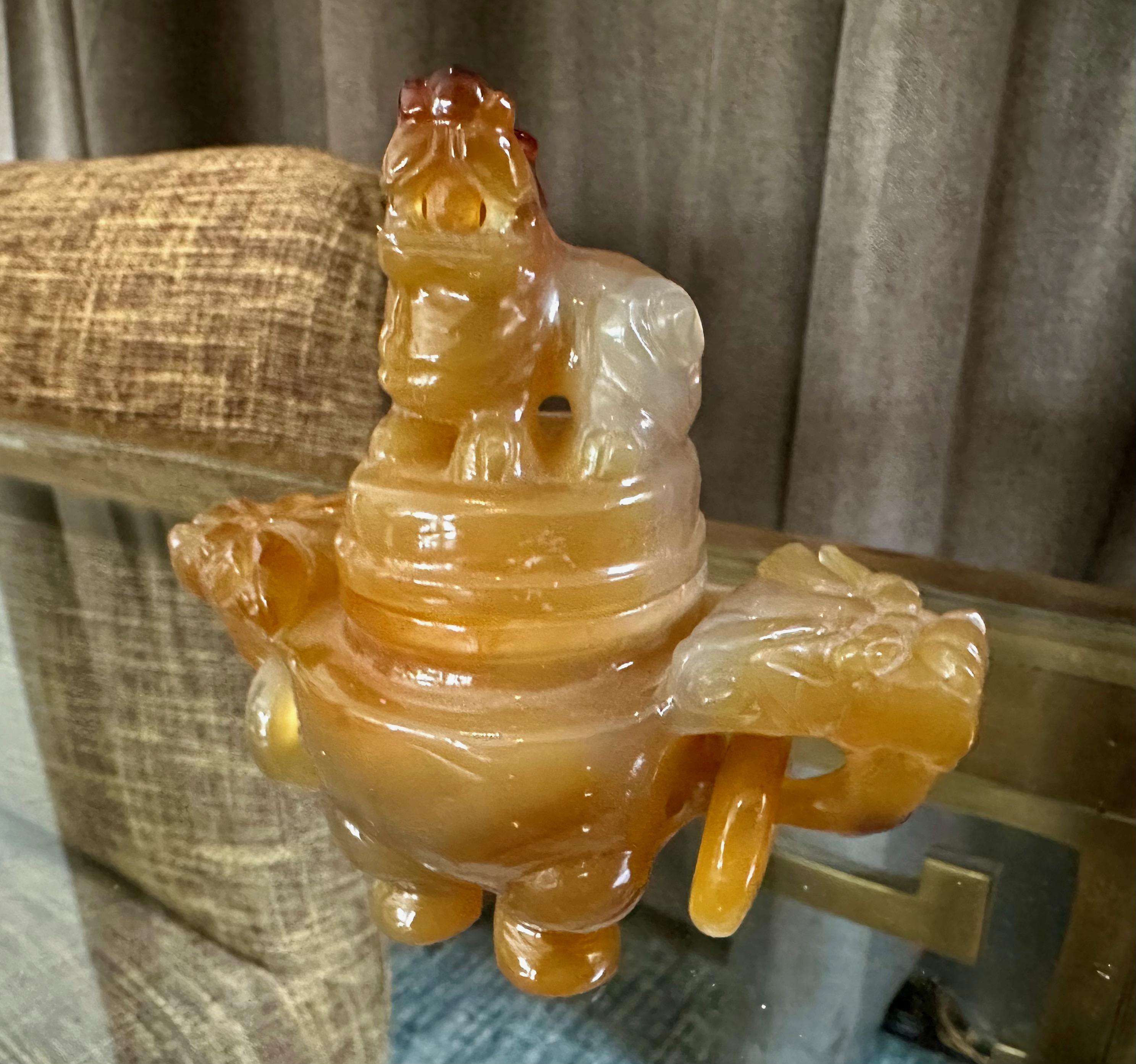 Sculpture brûleur d'encens Fu chien chinois en cornaline d'agate Bon état - En vente à Palm Springs, CA