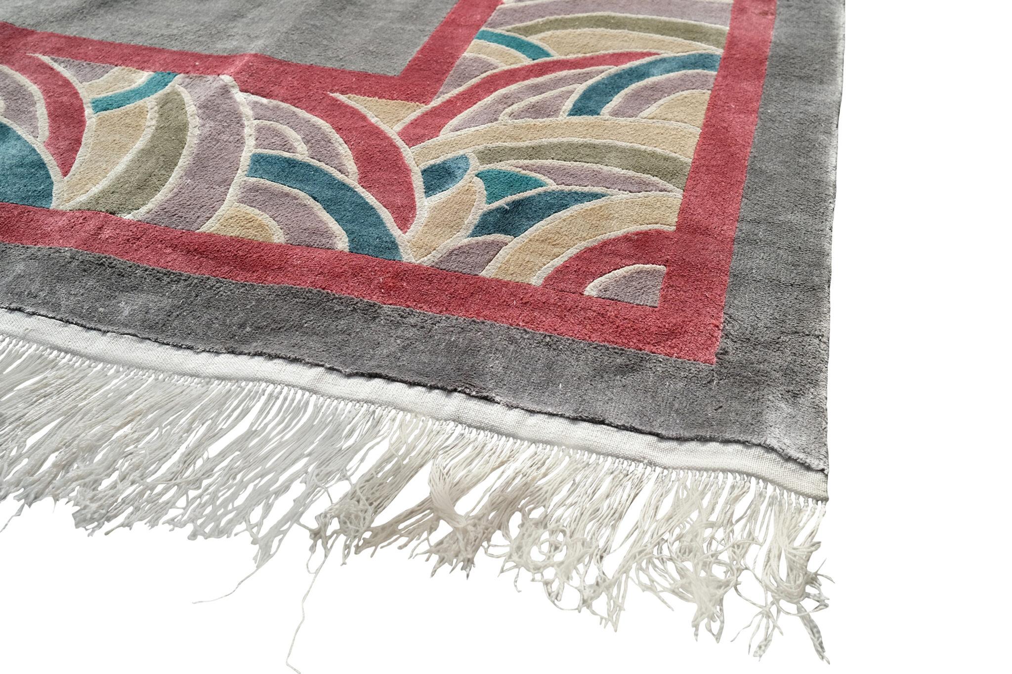 Asian Chinese carpet made of silk For Sale