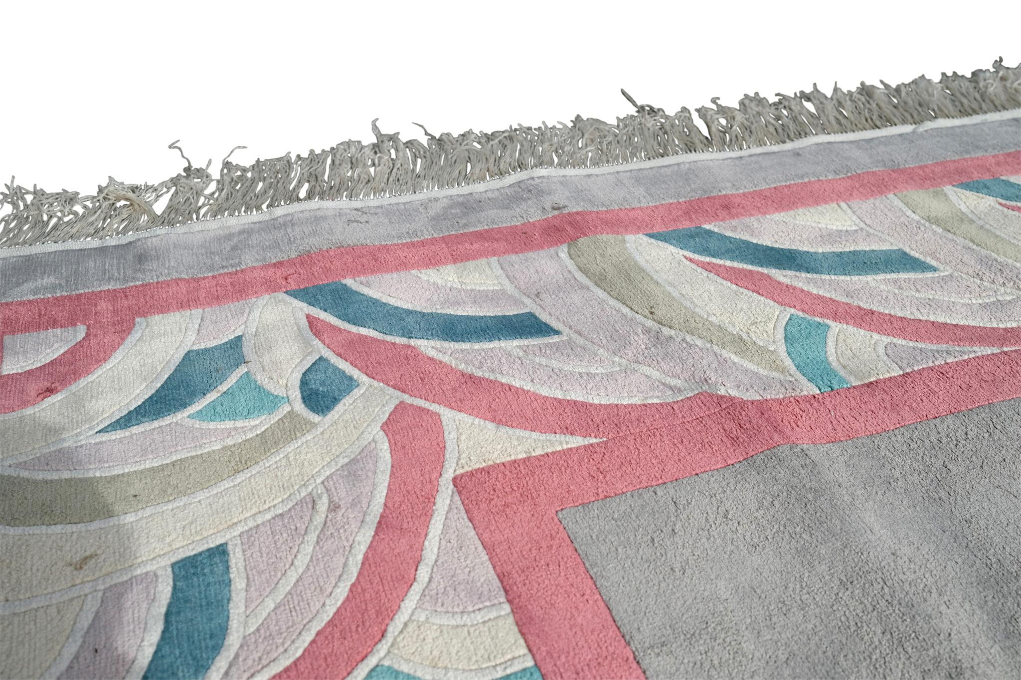 Chinese carpet made of silk In Good Condition For Sale In Wiesbaden, DE