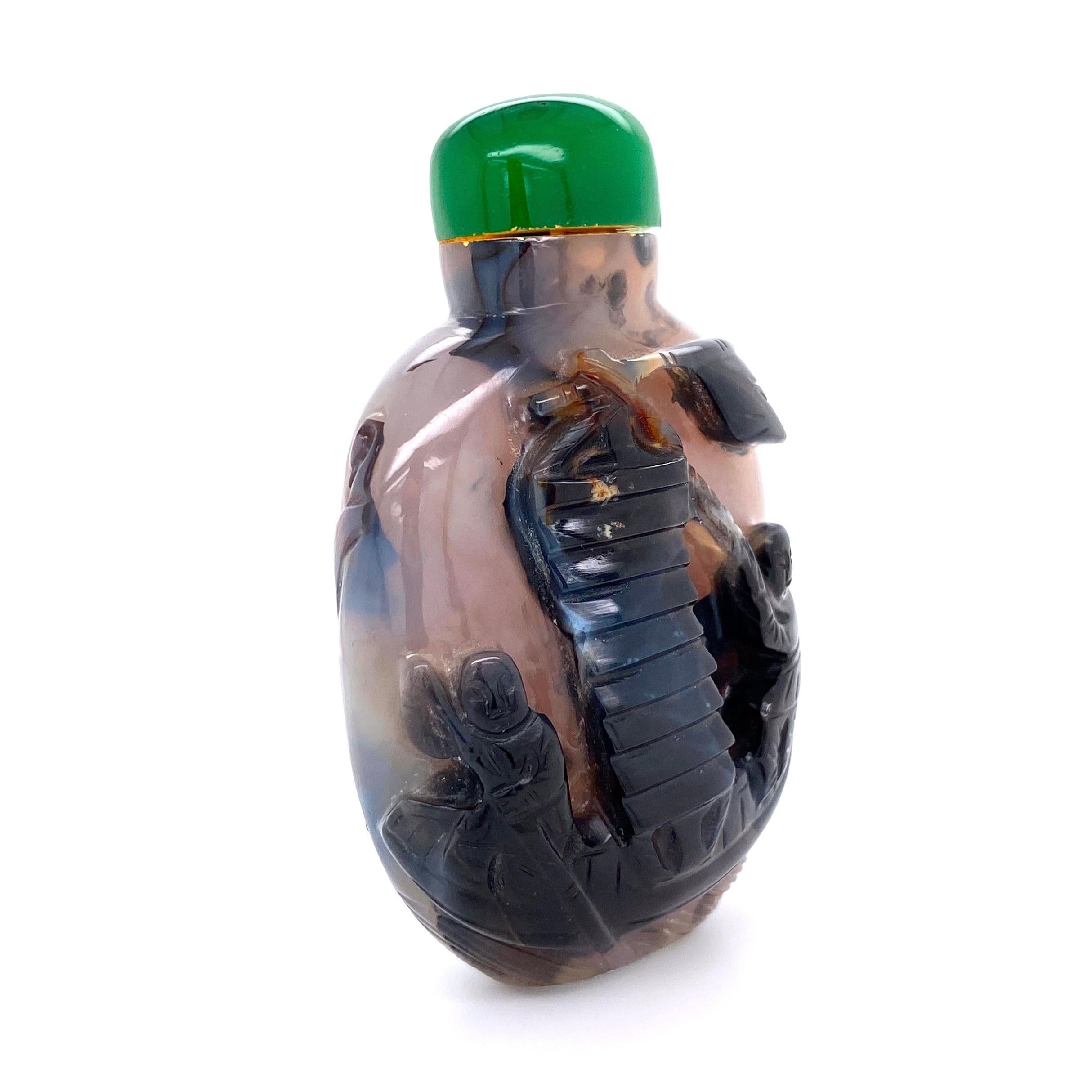 Chinese Carved Agate Antique Snuff Bottle Rare Estate Find In Excellent Condition For Sale In Montreal, QC