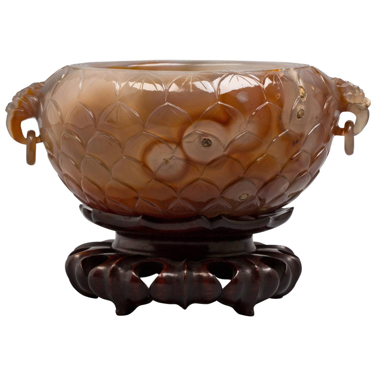 18th Century and Earlier Chinese Carved Agate Bowl on Stand, 18th Century For Sale