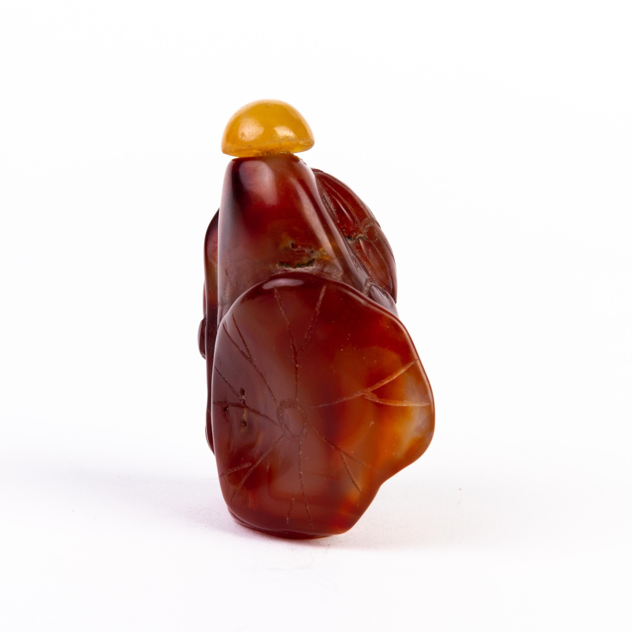 From a private collection.
Free international shipping.
Chinese Carved Agate Snuff Bottle 