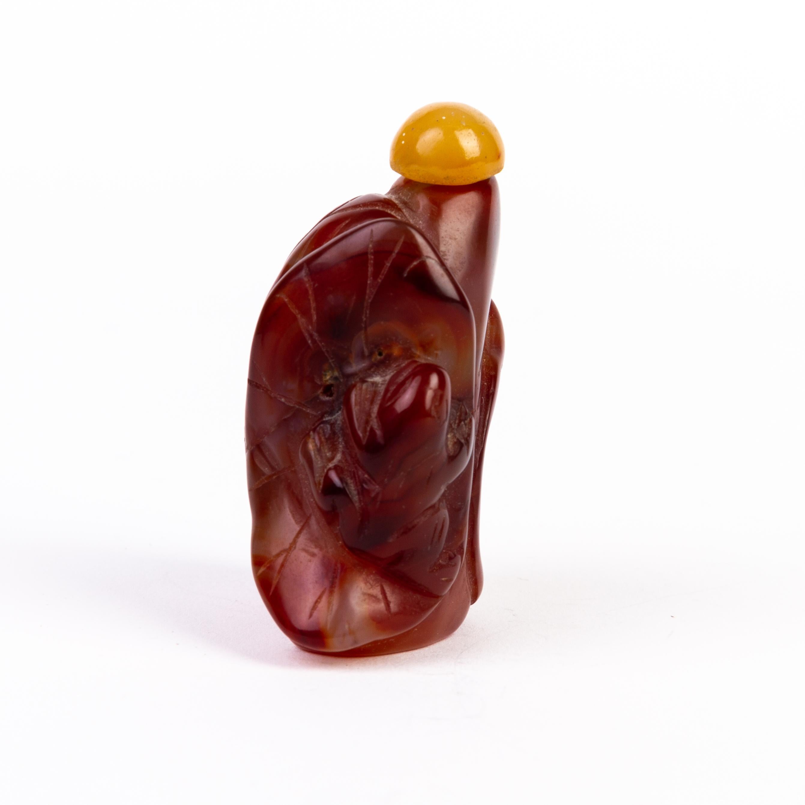 19th Century Chinese Carved Agate Snuff Bottle  For Sale