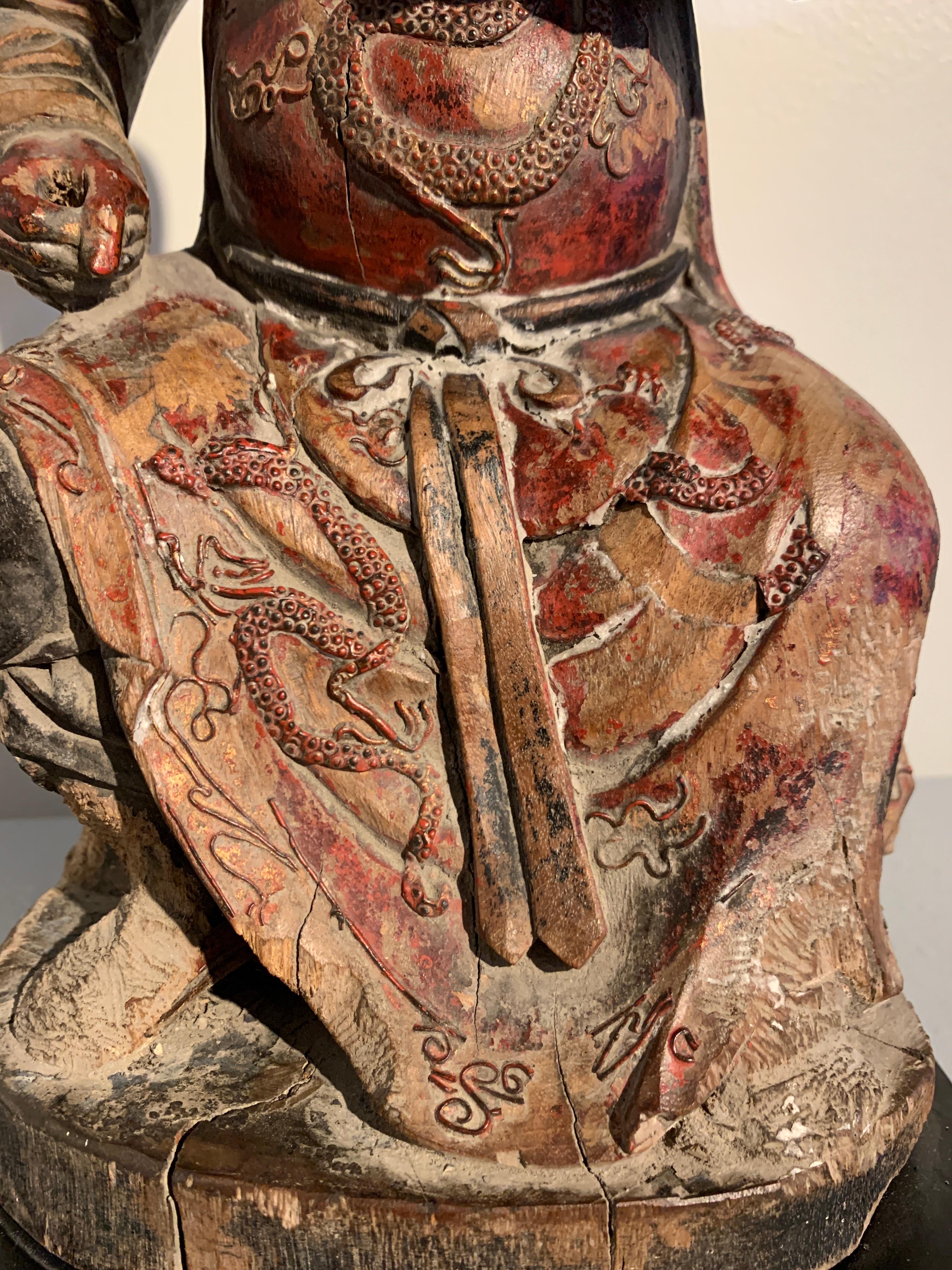 Figure chinoise sculptée et laquée de Zhenwu, Dynastie Qing, 19e siècle, Chine en vente 3