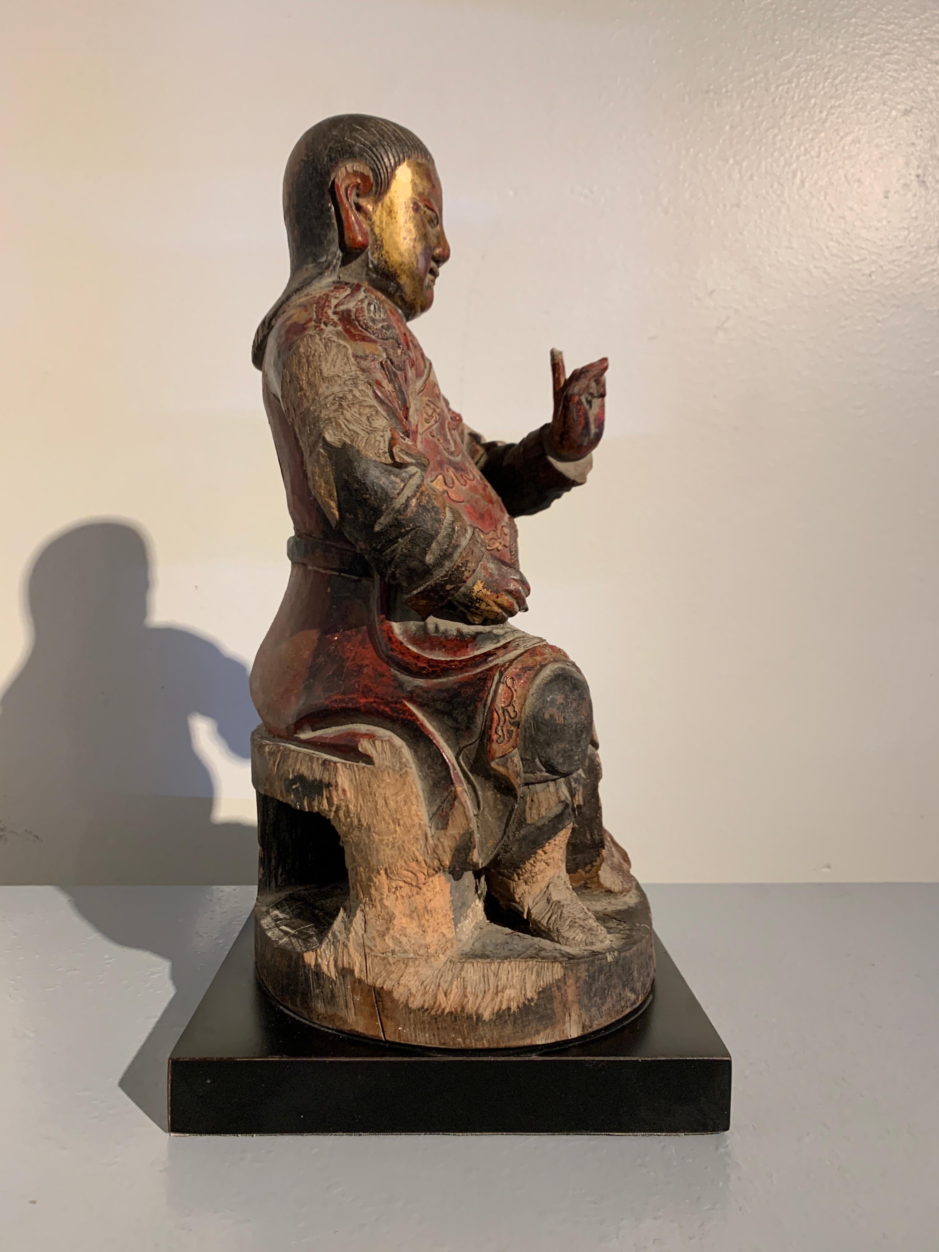 Bois Figure chinoise sculptée et laquée de Zhenwu, Dynastie Qing, 19e siècle, Chine en vente