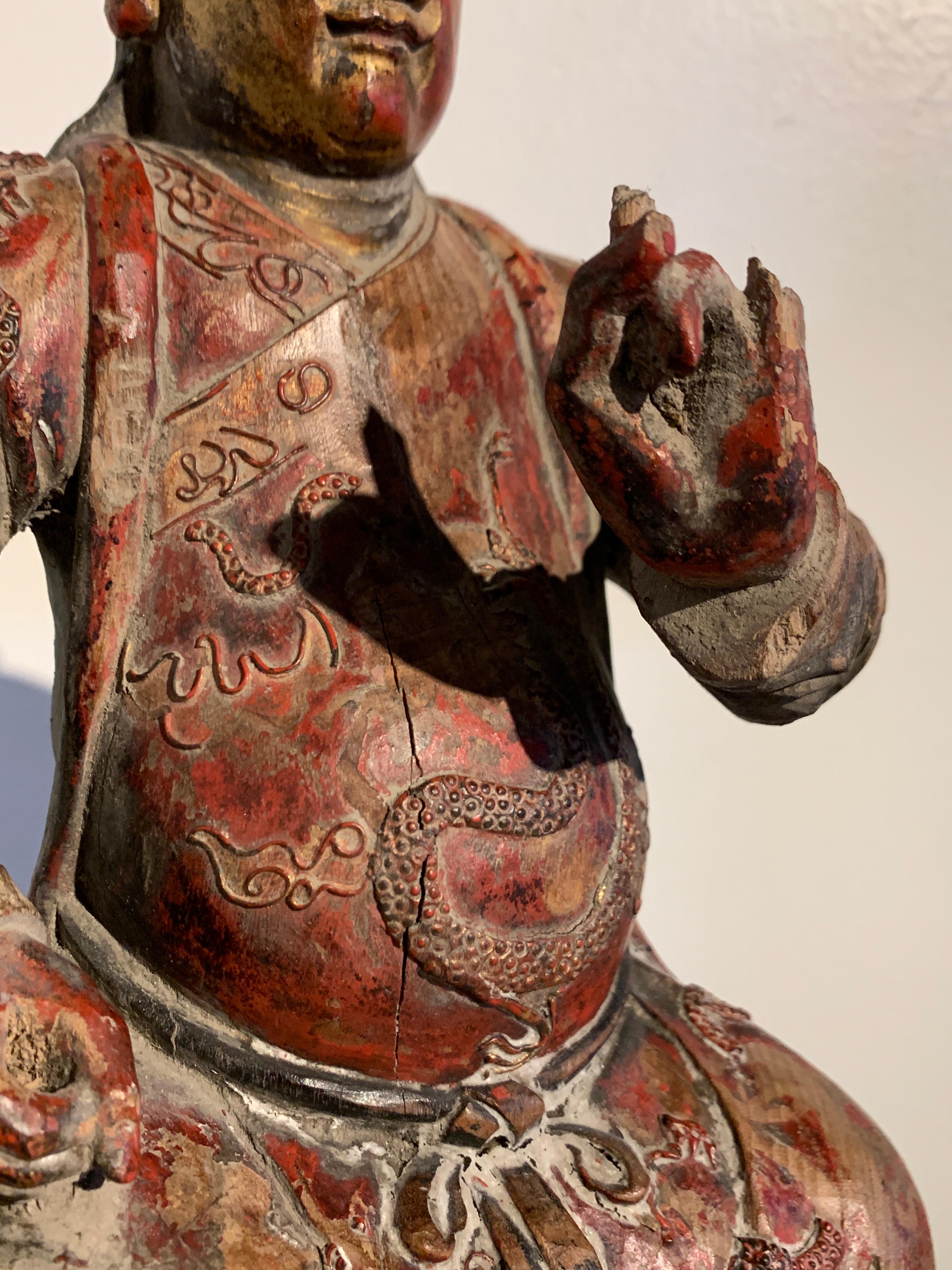 Figure chinoise sculptée et laquée de Zhenwu, Dynastie Qing, 19e siècle, Chine en vente 2
