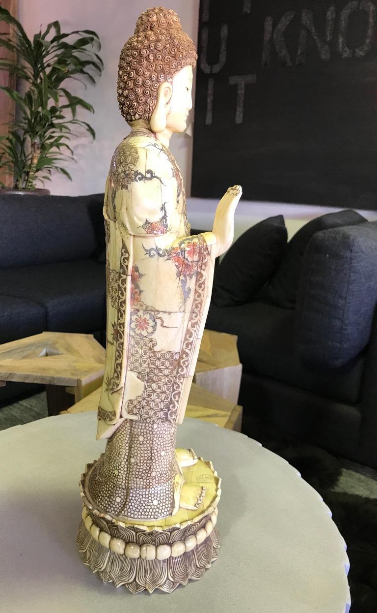 Chinesisch geschnitzt Knochen Figur Skulptur des stehenden Buddha 1