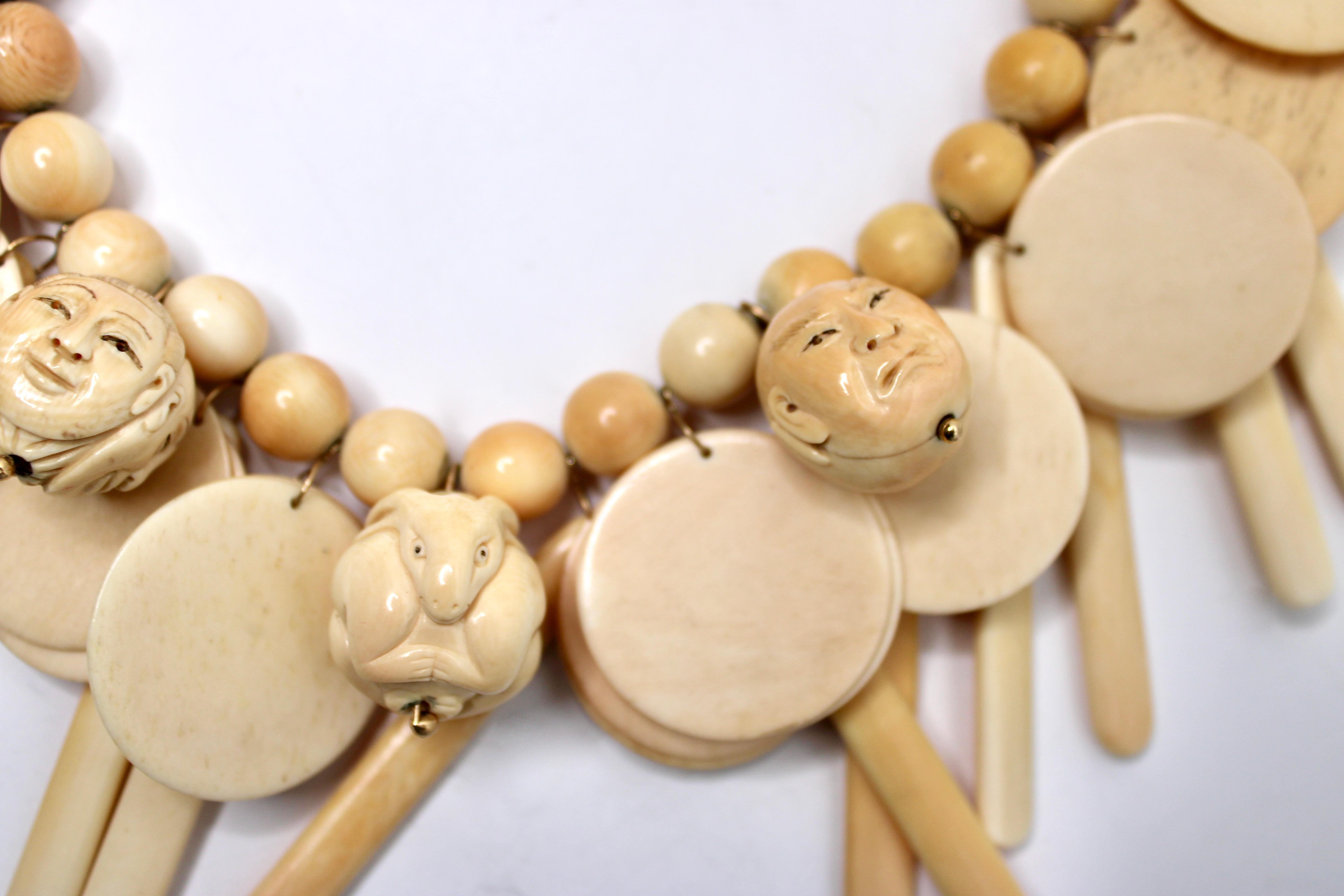 Donna Collana cinese in osso intagliato degli anni '70 circa in vendita