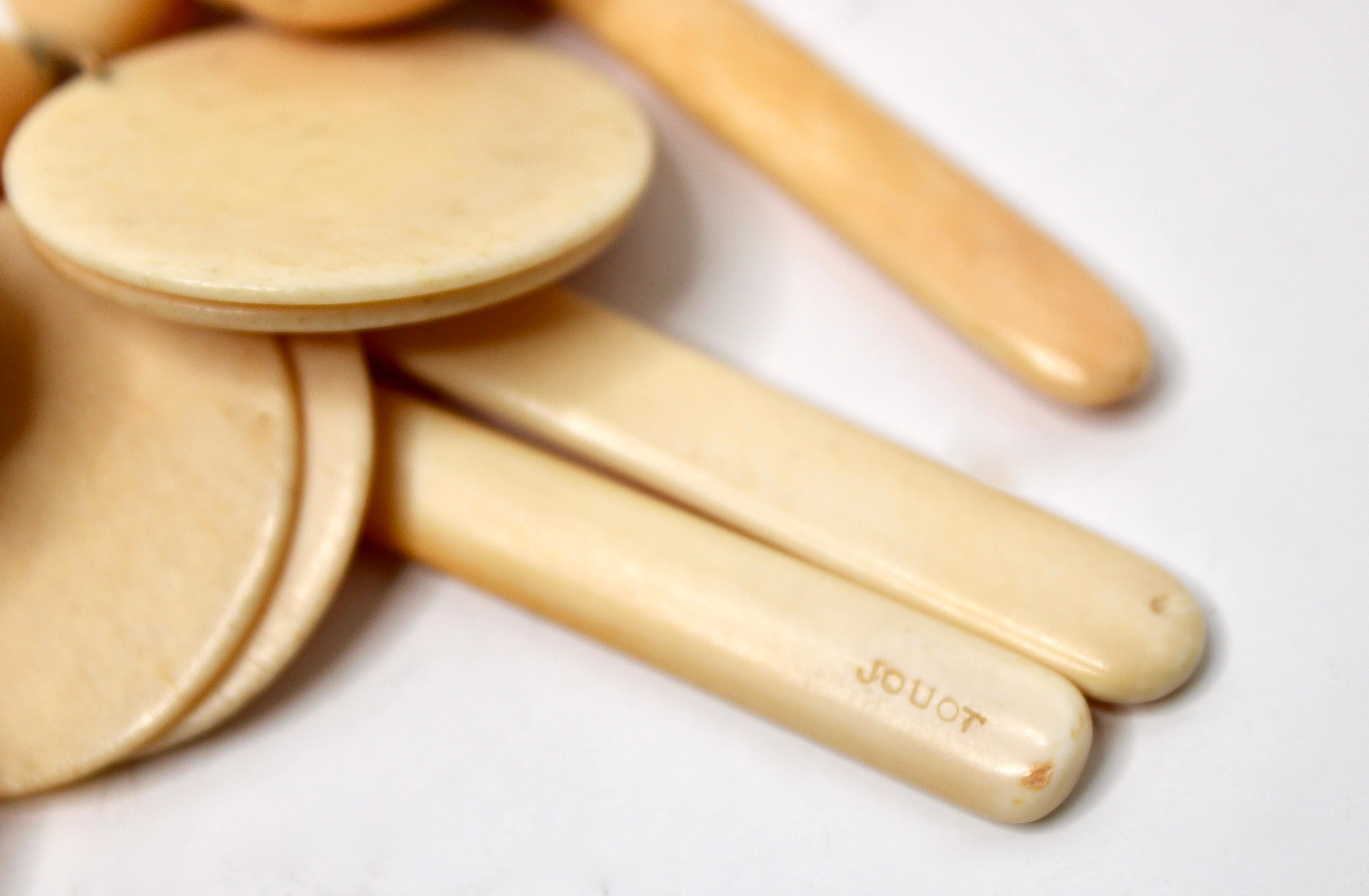 Collana cinese in osso intagliato degli anni '70 circa in vendita 2