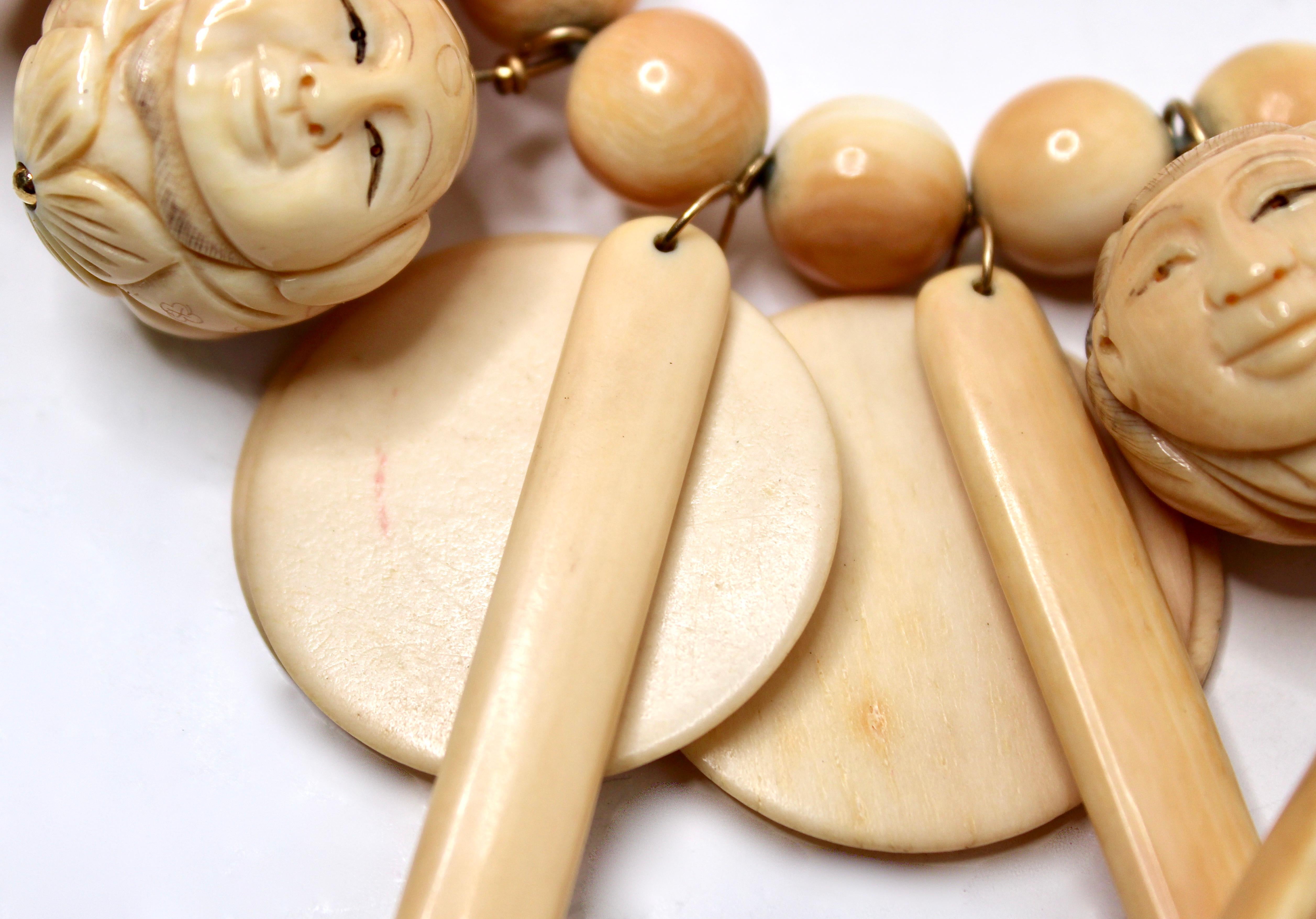 Collana cinese in osso intagliato degli anni '70 circa in vendita 3