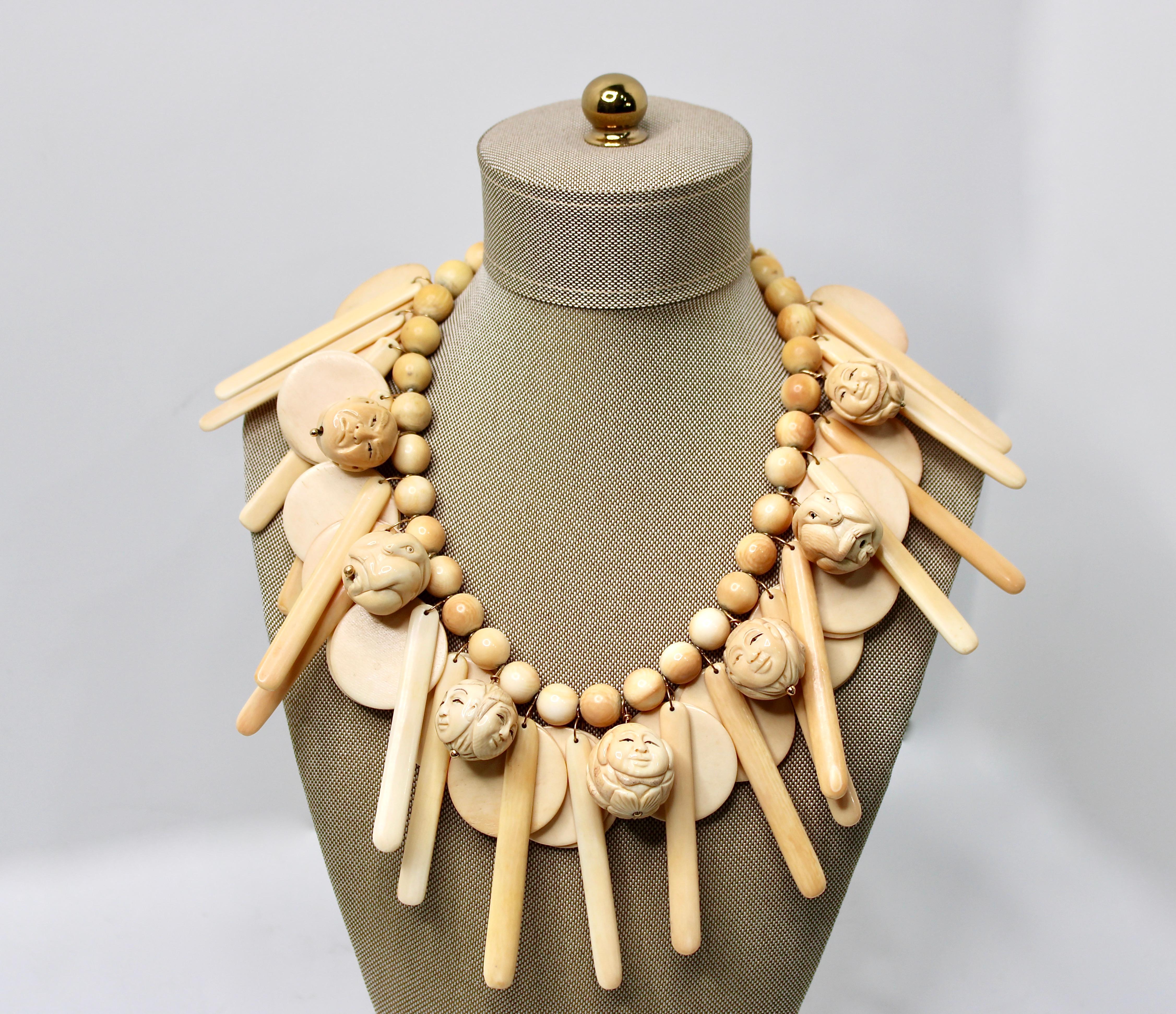 Collana cinese in osso intagliato degli anni '70 circa in vendita 5