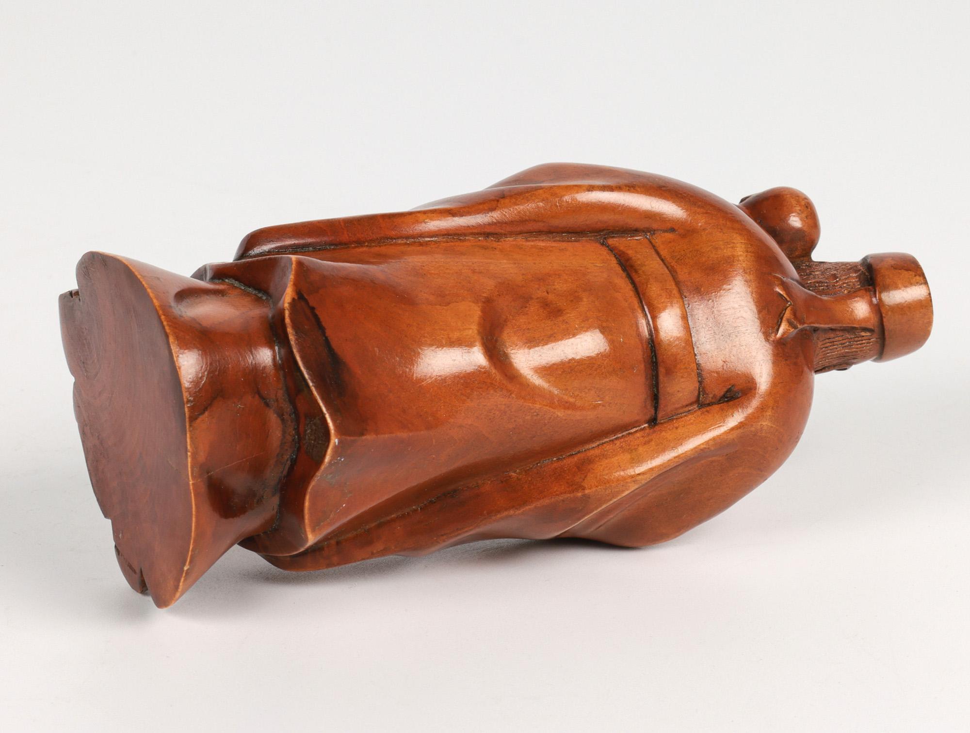 Immortel en buis sculpté chinois tenant un Child Child en vente 2