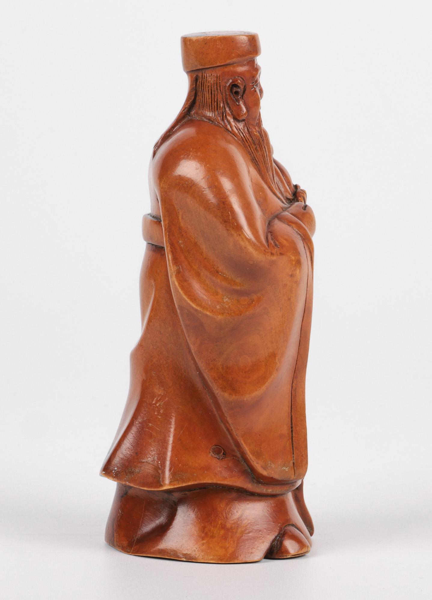 Immortel en buis sculpté chinois tenant un Child Child en vente 4