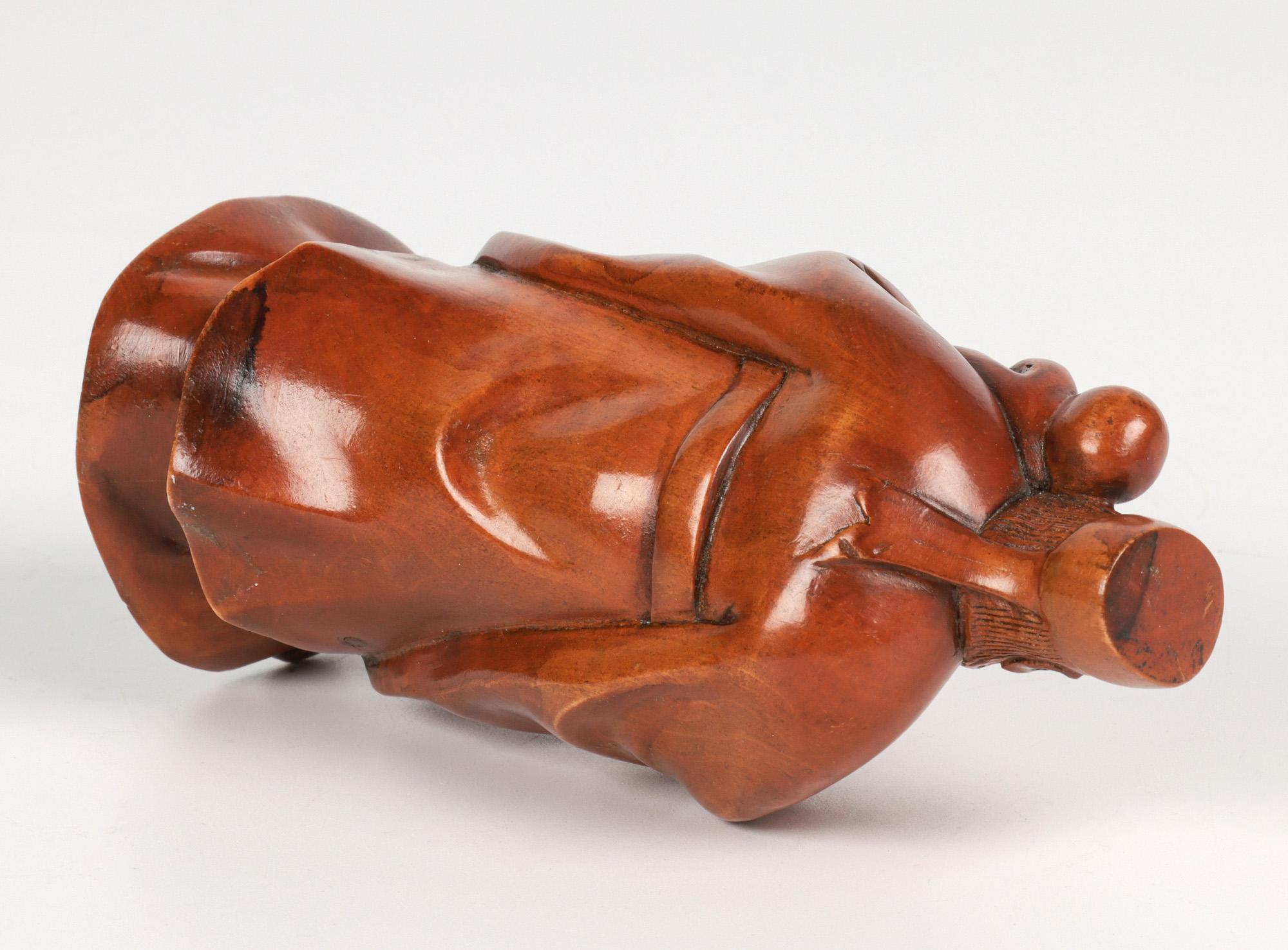 Immortel en buis sculpté chinois tenant un Child Child en vente 5