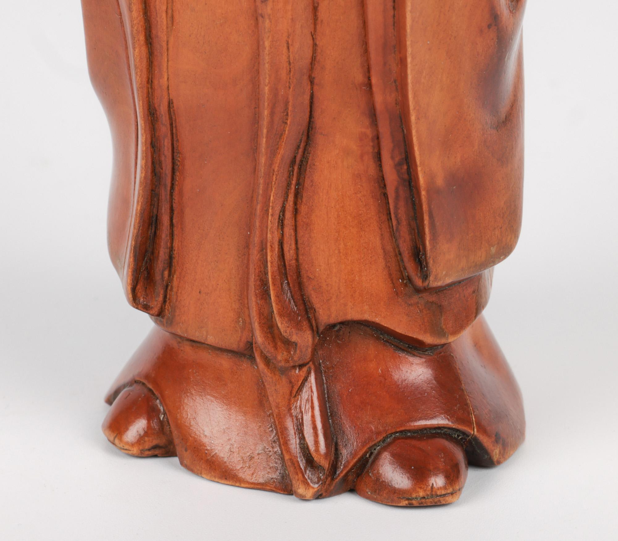Qing Immortel en buis sculpté chinois tenant un Child Child en vente