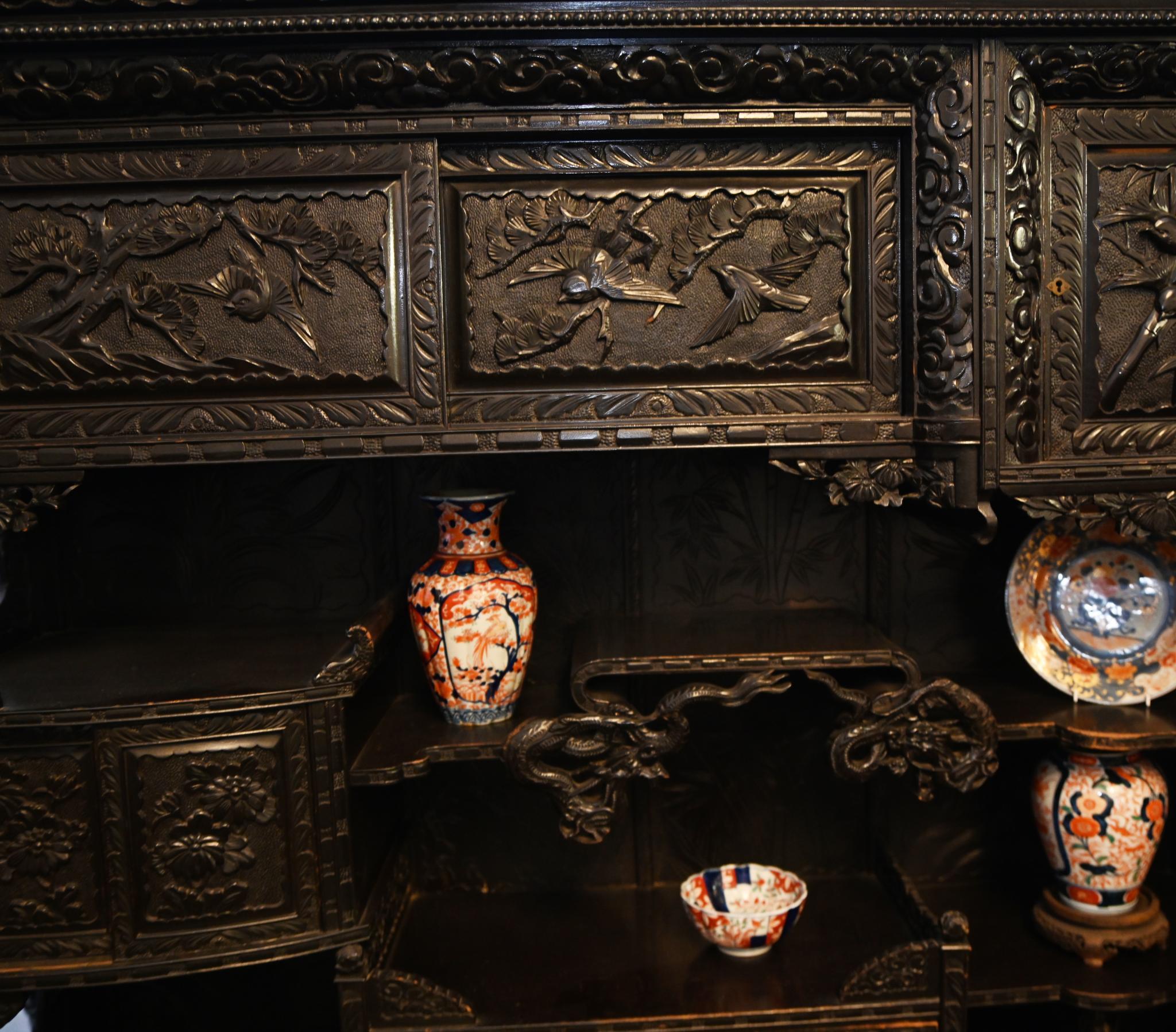 Chinesischer geschnitzter Schrank, antikes Hartholz- Tempelschrank, Temple Display 1840 im Angebot 5