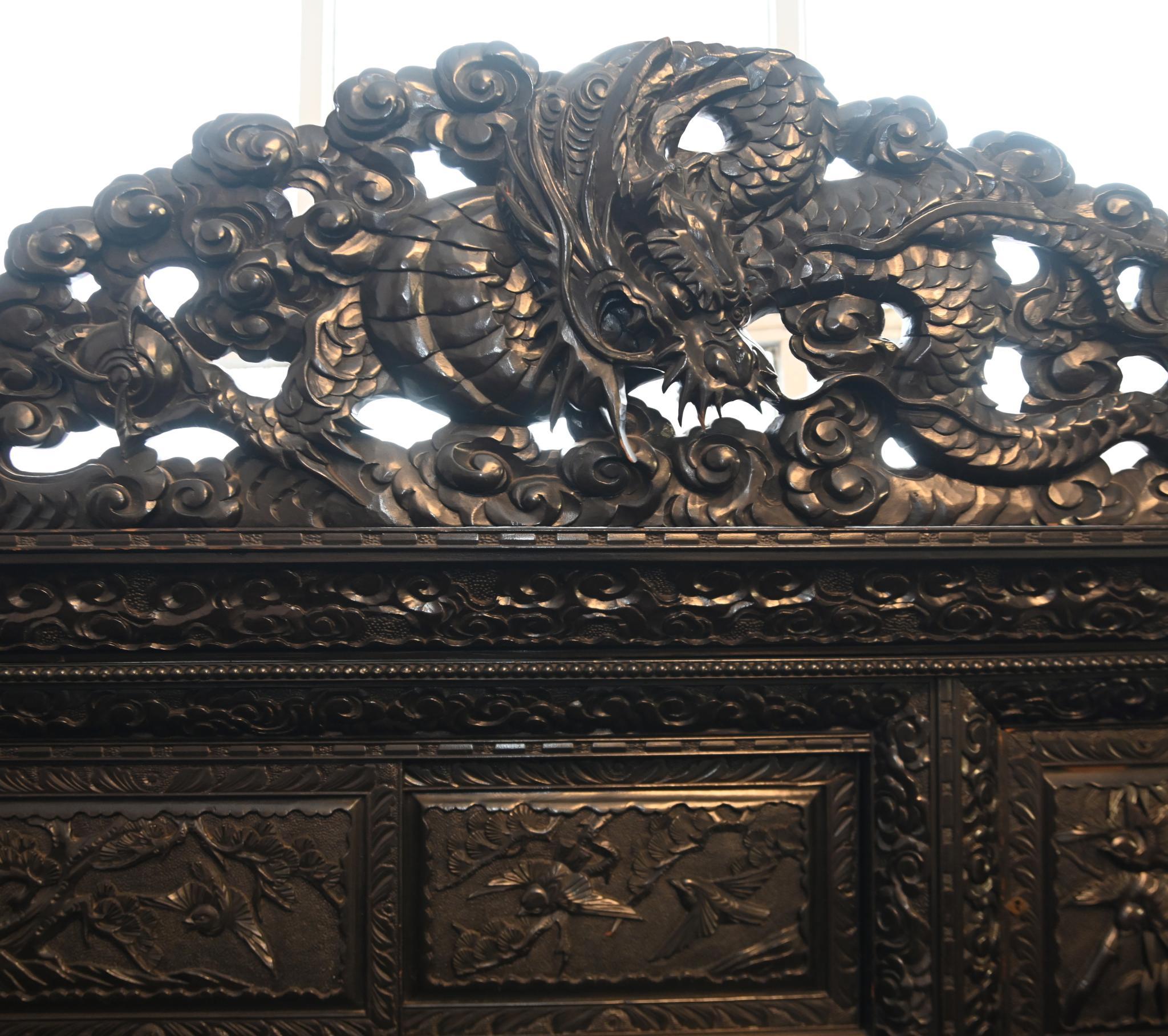 Chinesischer geschnitzter Schrank, antikes Hartholz- Tempelschrank, Temple Display 1840 im Angebot 6