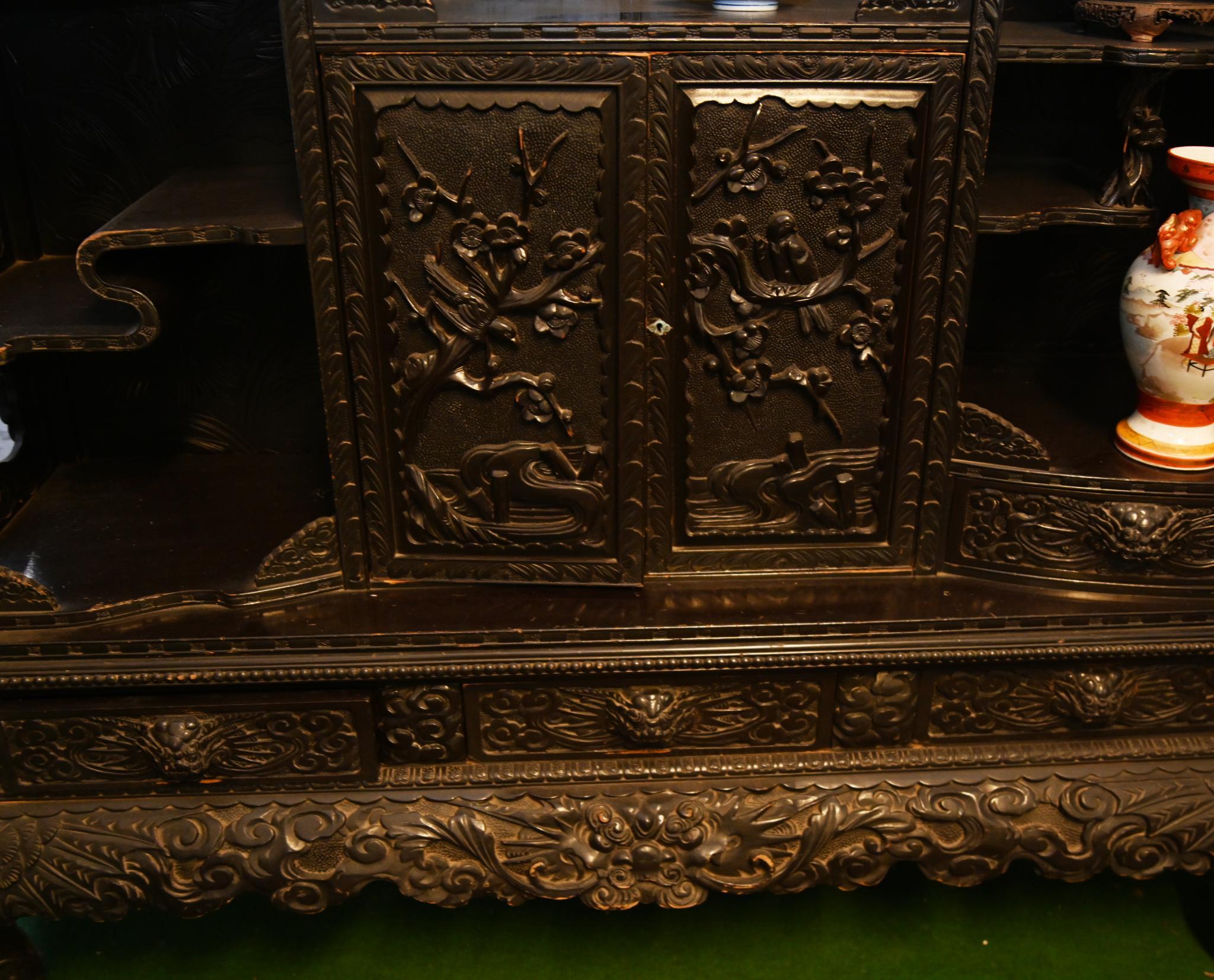 Chinesischer geschnitzter Schrank, antikes Hartholz- Tempelschrank, Temple Display 1840 im Angebot 4