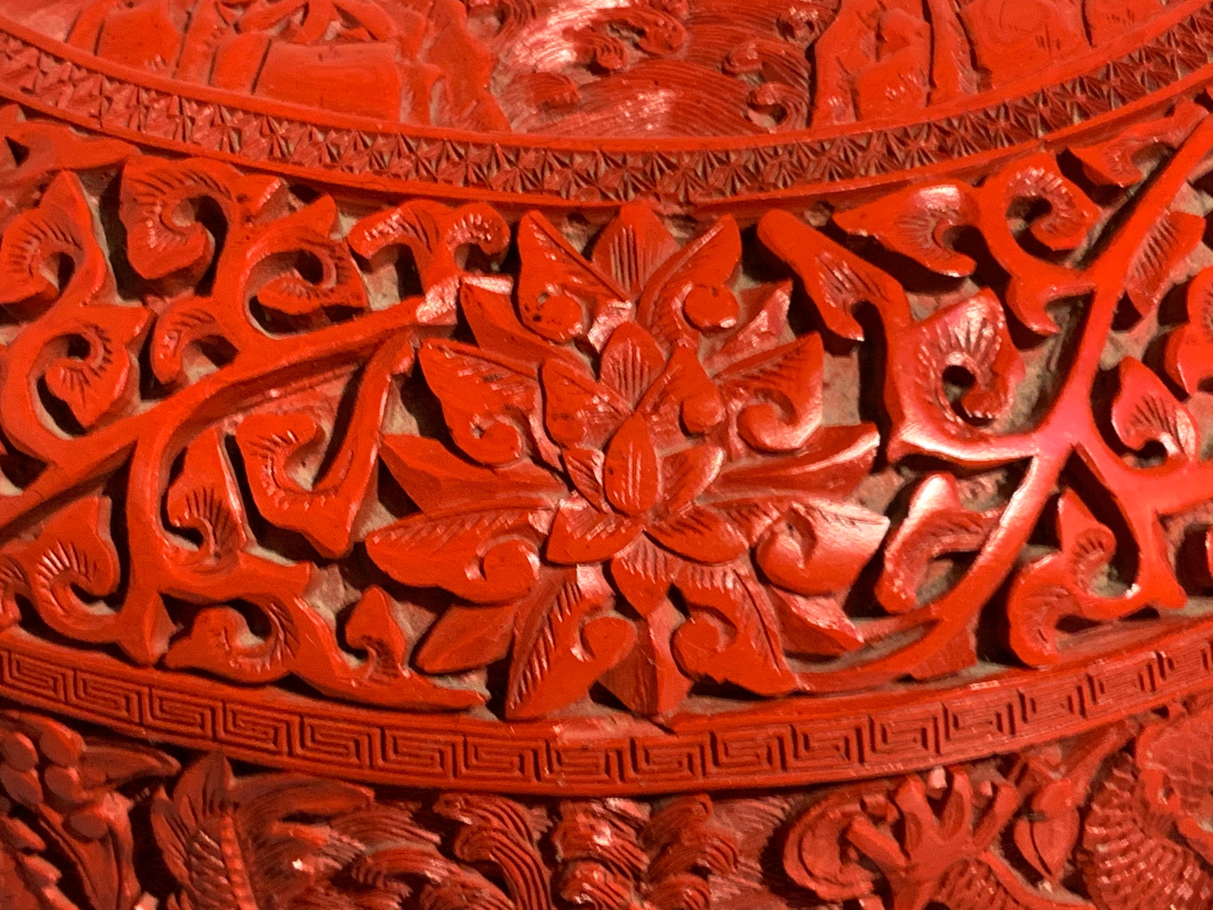 Chinesische geschnitzte zinnoberrote Lackdose mit rundem Drachen:: Republikzeit 7