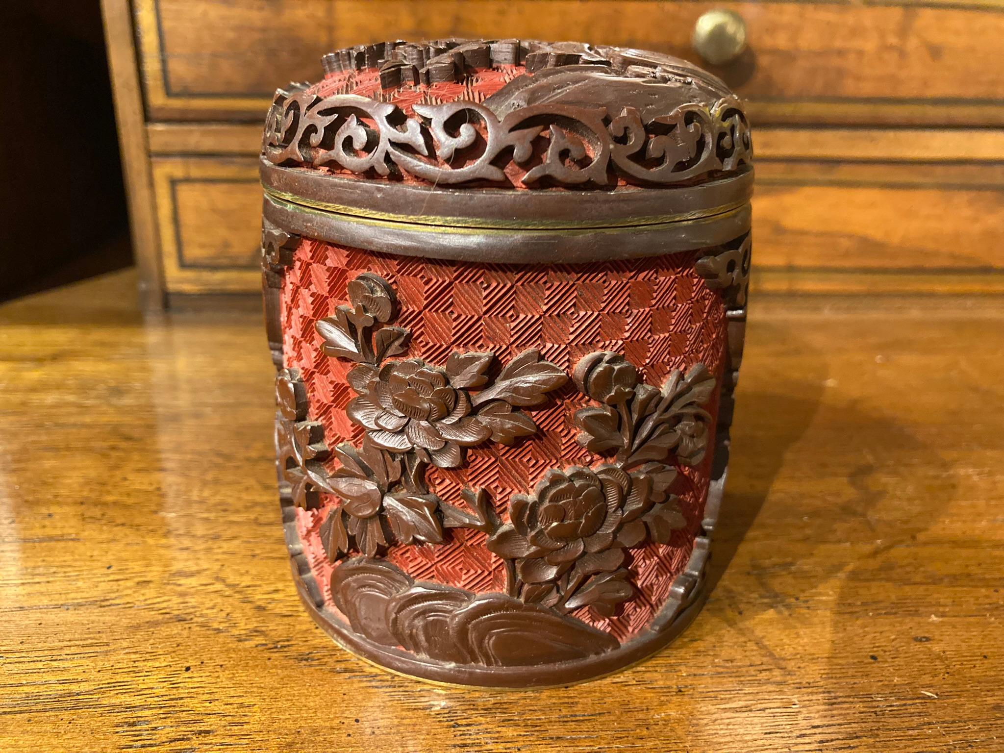 Qing Chinese Carved Cinnabar Round Lidded Box or Jar For Sale