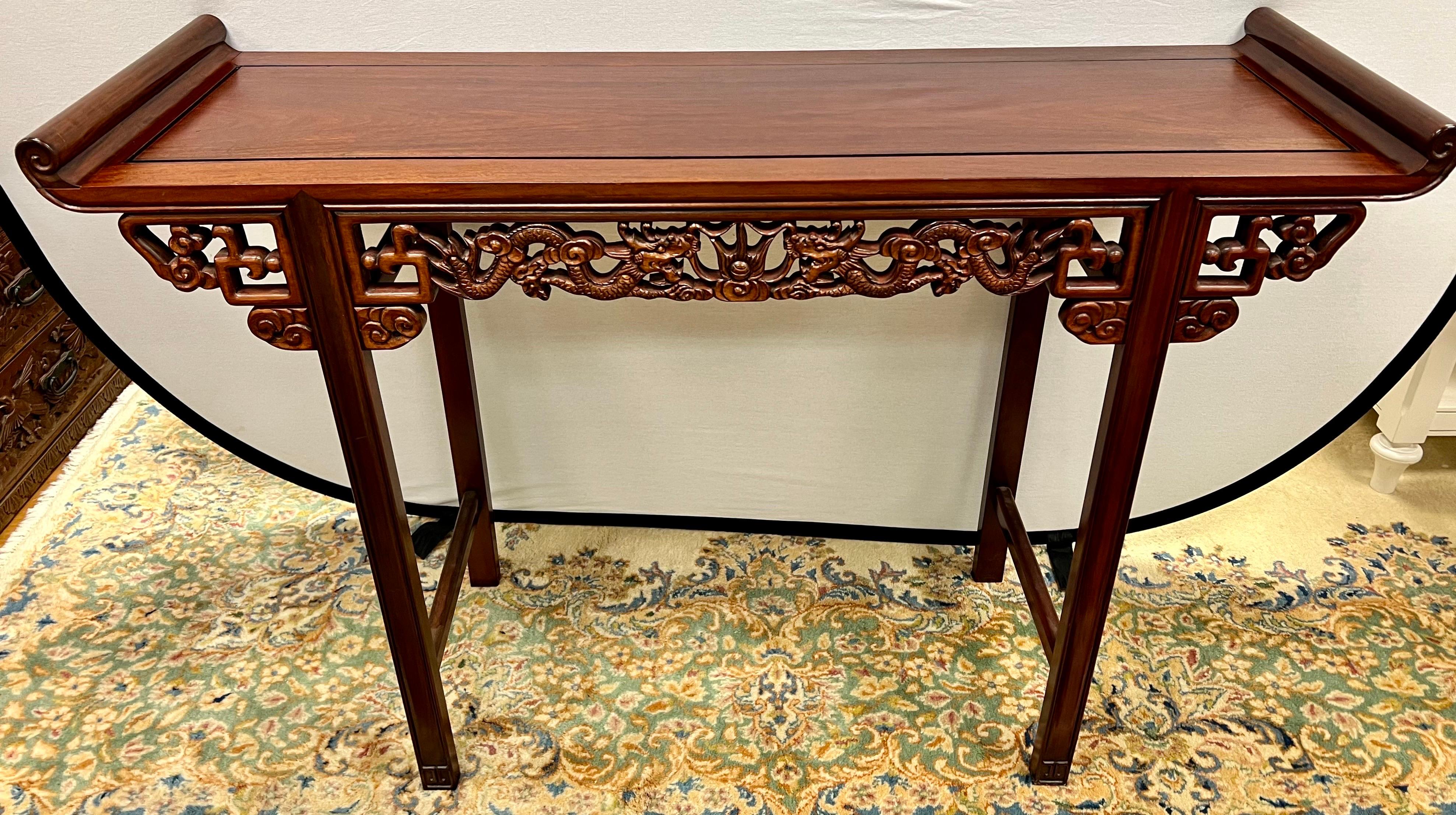 Chinese Carved Console Altar Table with Dragons In Good Condition In West Hartford, CT