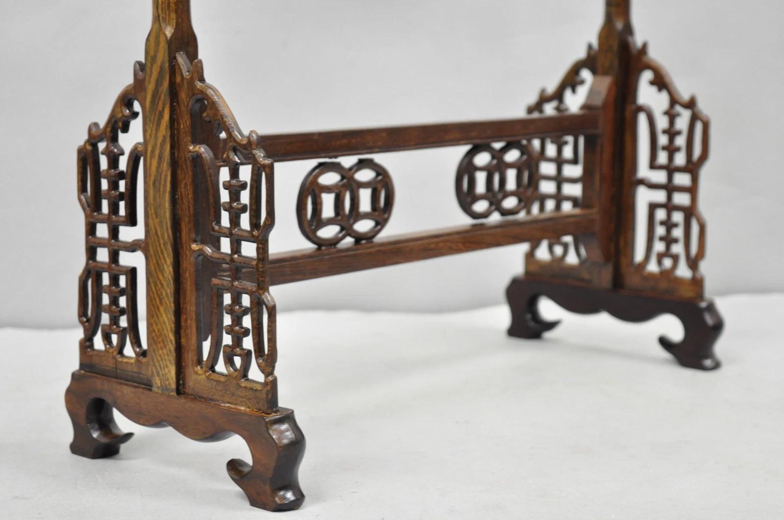 Porte-plume de calligraphie dragon chinois sculpté, support en bois de rose - une paire en vente 4