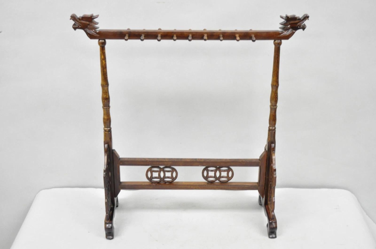 Porte-plume de calligraphie dragon chinois sculpté, support en bois de rose - une paire en vente 5