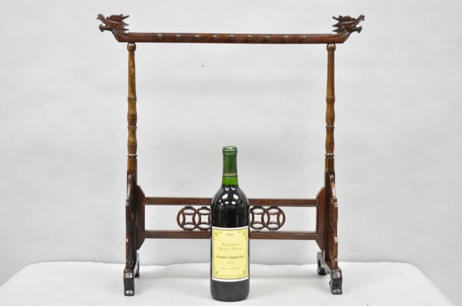 Paire de supports en bois de rose avec dragon chinois sculpté pour calligraphie. Circa Late 20th Century. Dimensions : 21,5