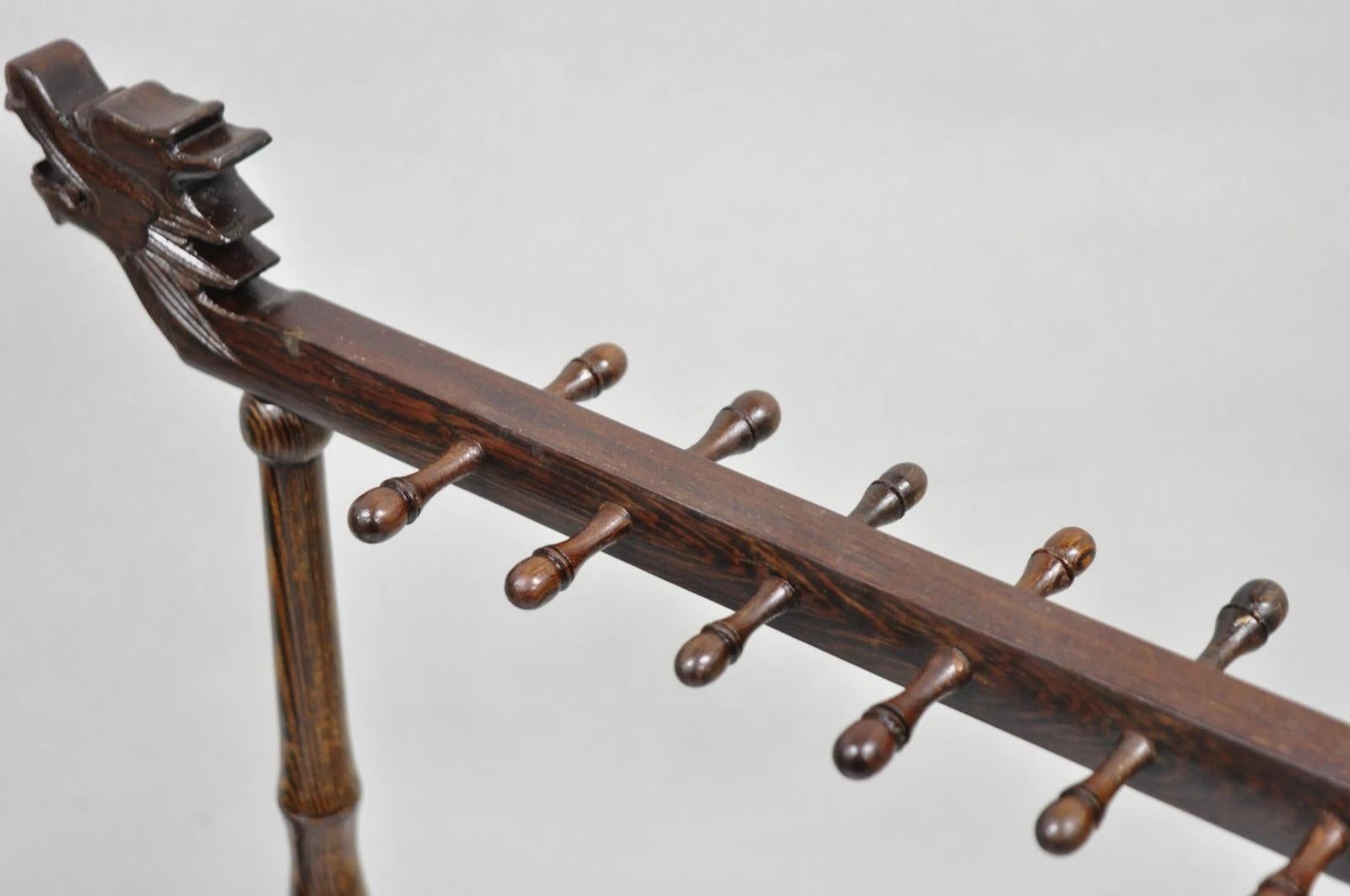 Chinoiseries Porte-plume de calligraphie dragon chinois sculpté, support en bois de rose - une paire en vente