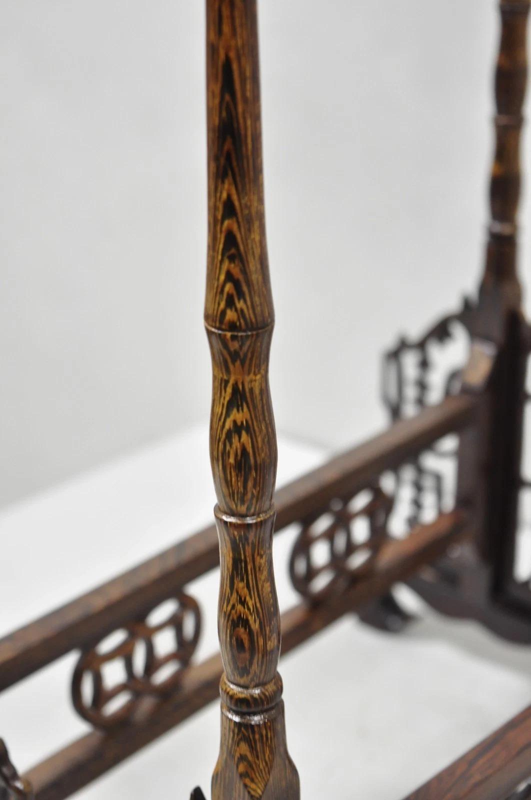 Porte-plume de calligraphie dragon chinois sculpté, support en bois de rose - une paire Bon état - En vente à Philadelphia, PA