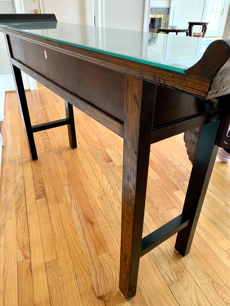 Chinese Carved Giltwood and Lacquered Console Prayer Table For Sale at