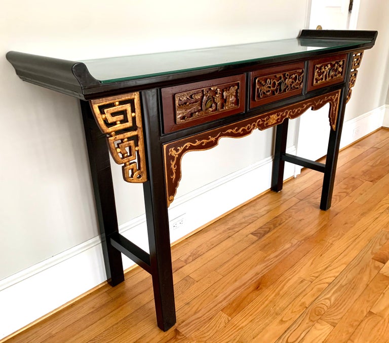 Chinese Carved Giltwood and Lacquered Console Prayer Table For Sale at