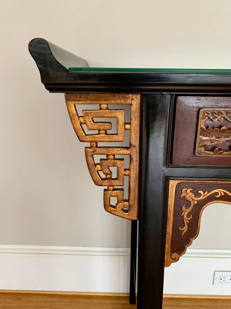 Chinese Carved Giltwood and Lacquered Console Prayer Table For Sale at