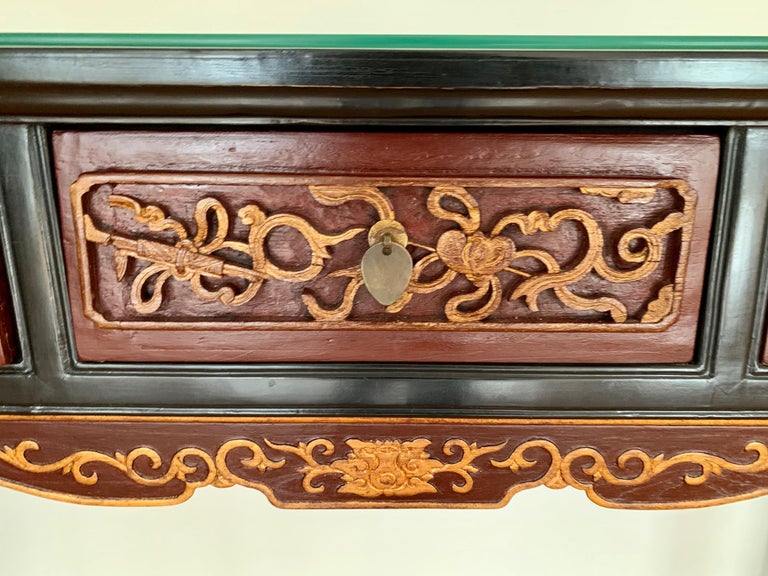 Chinese Carved Giltwood and Lacquered Console Prayer Table For Sale at