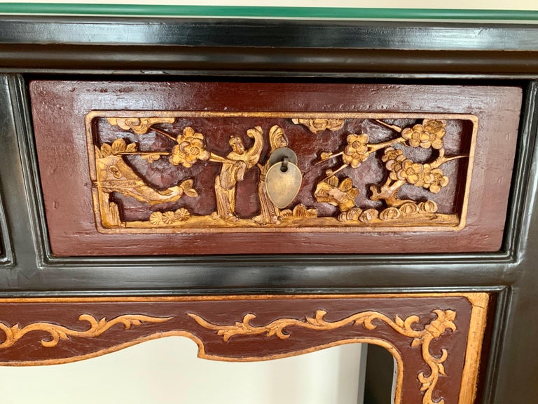 Chinese Carved Giltwood and Lacquered Console Prayer Table For Sale at
