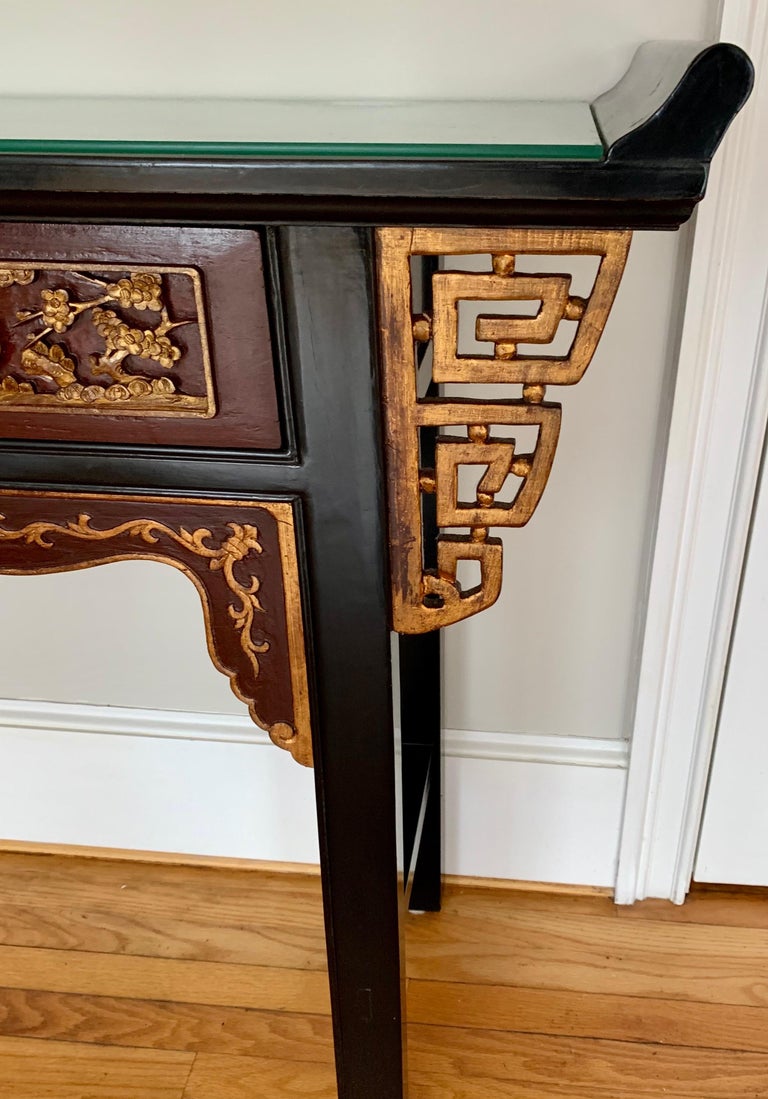Chinese Carved Giltwood and Lacquered Console Prayer Table For Sale at